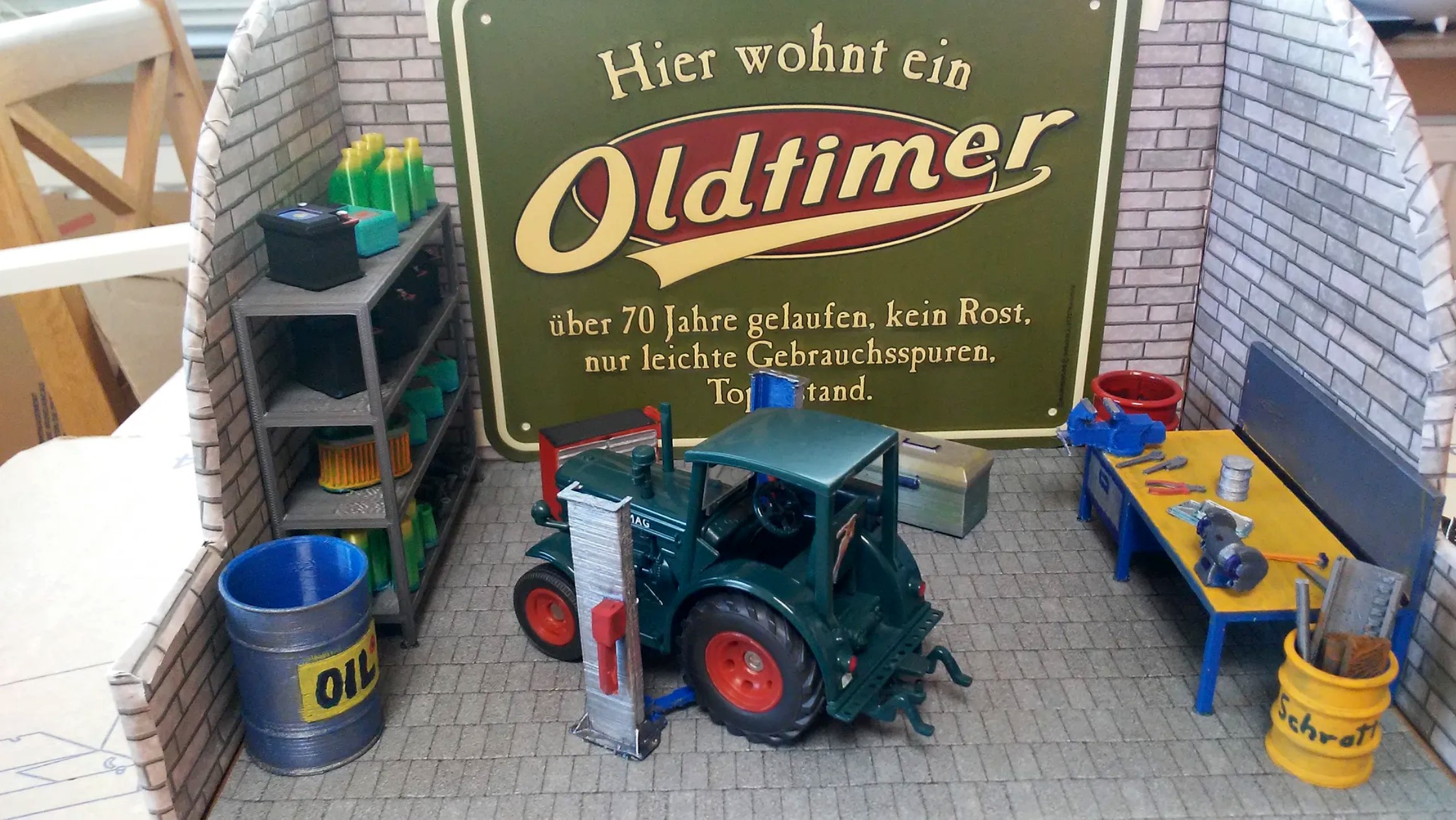 Bàn làm việc đơn giản cho xưởng mô hình