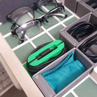 Tổ Chức Dây Cáp Gridfinity