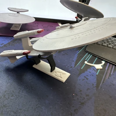 Giá đỡ mô hình Star Trek Lớp Galaxy/Nebula