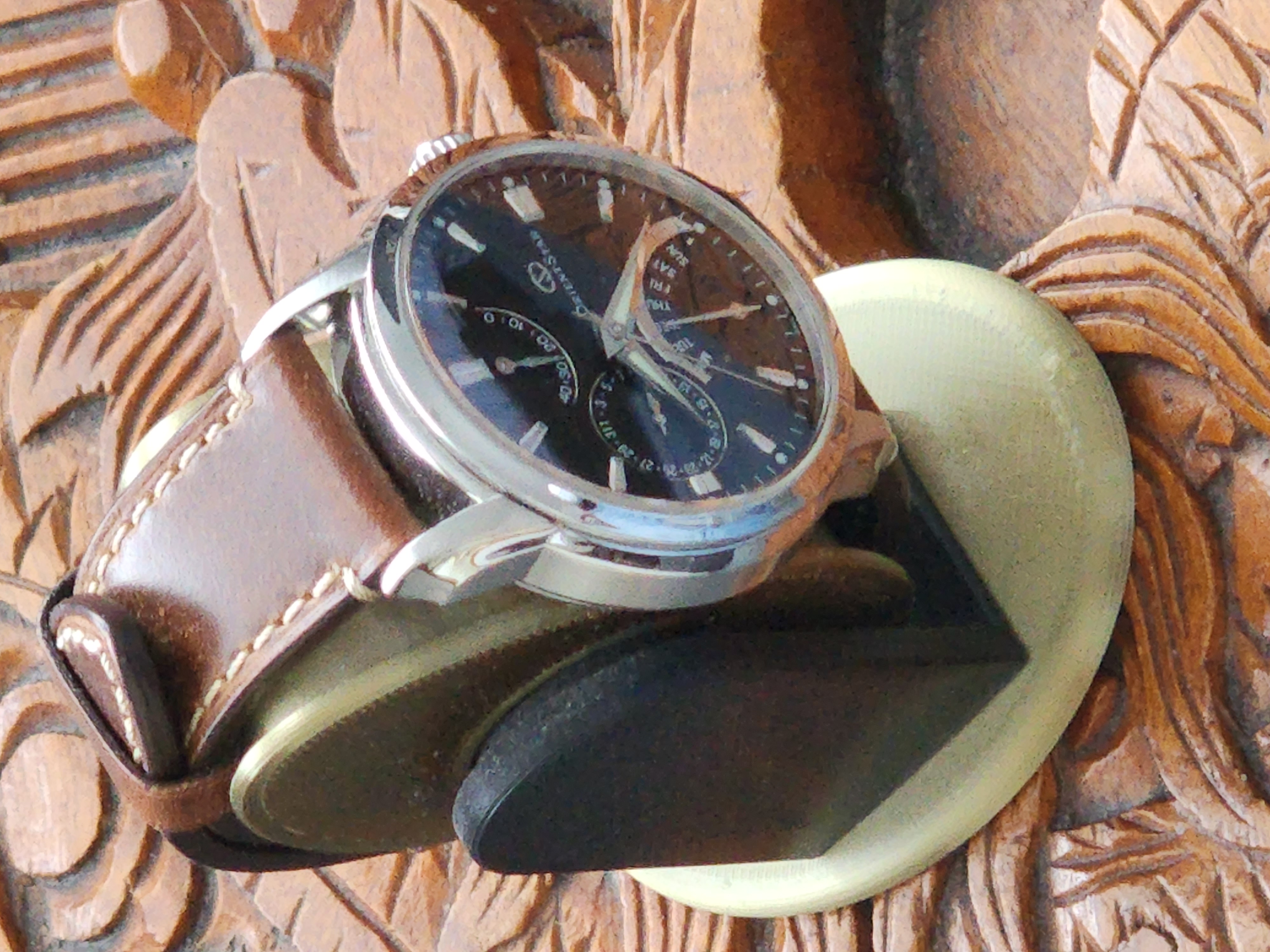 Giá đỡ đồng hồ có thể điều chỉnh vị trí