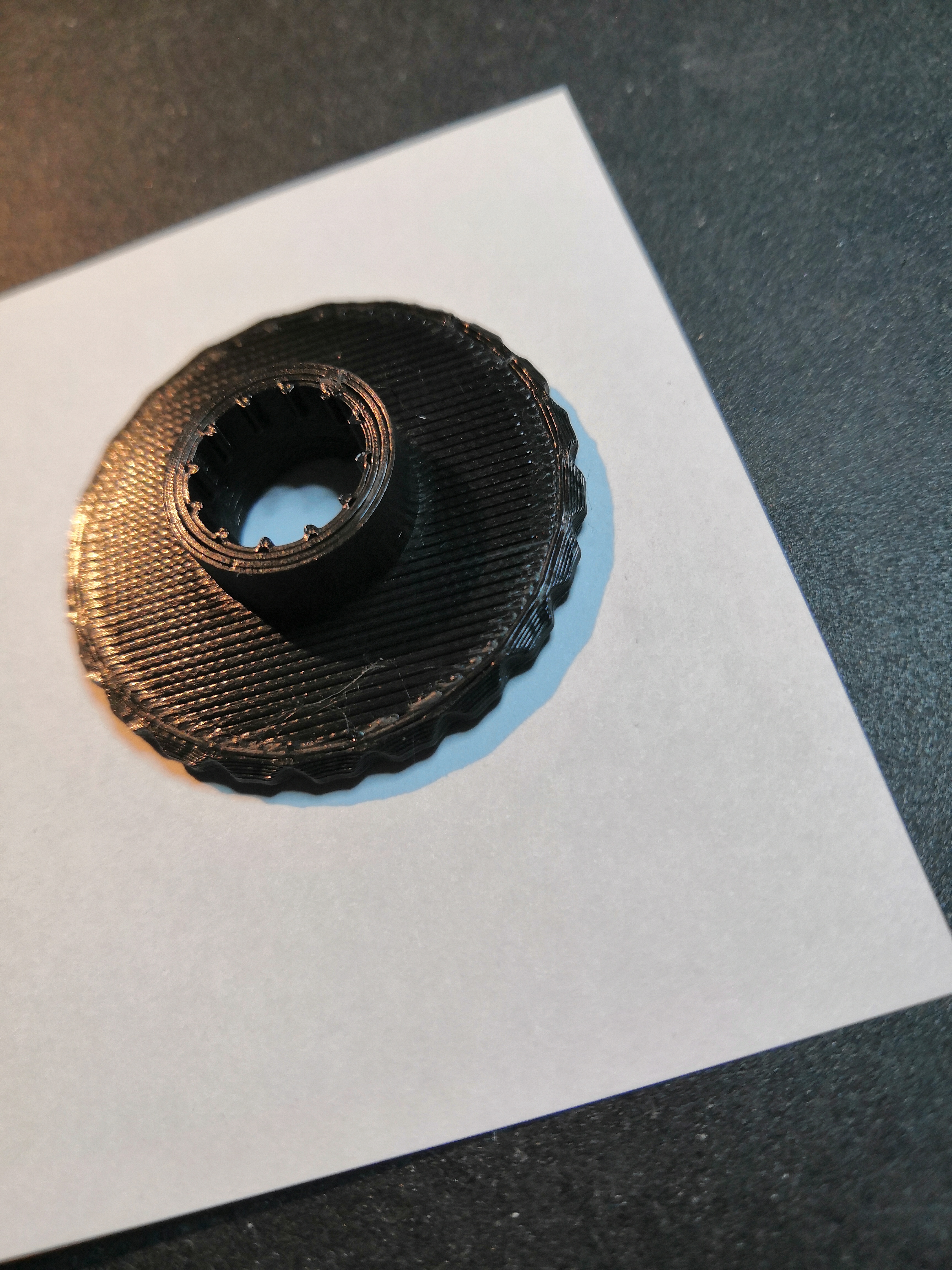 Núm vặn kiểu dáng thấp