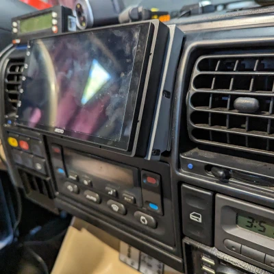 Giá Đỡ Đầu Phát Cho Land Rover Discovery 2