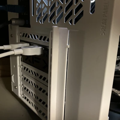 Tấm che lỗ PCIe cho Qube 500