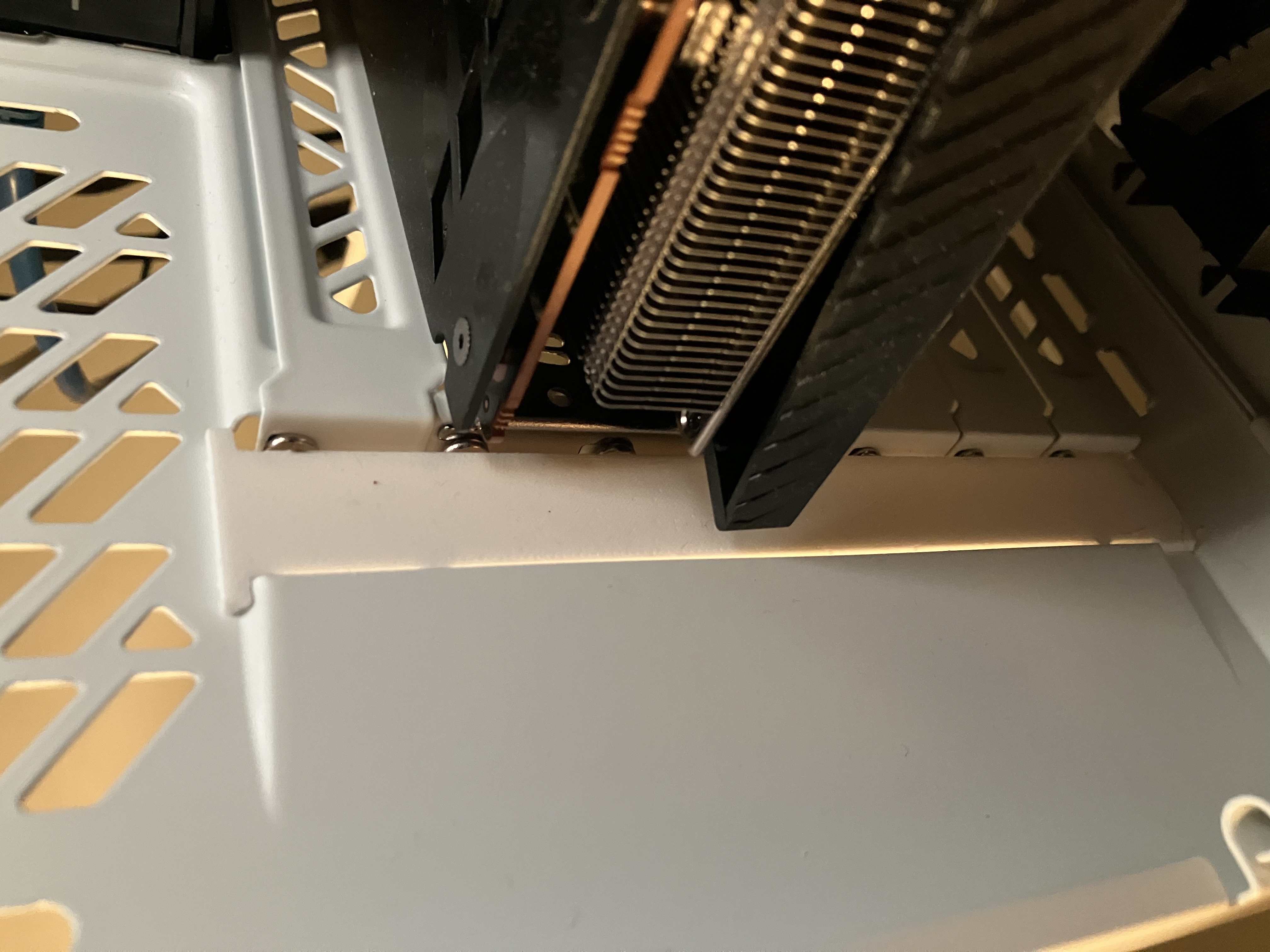 Tấm che lỗ PCIe cho Qube 500