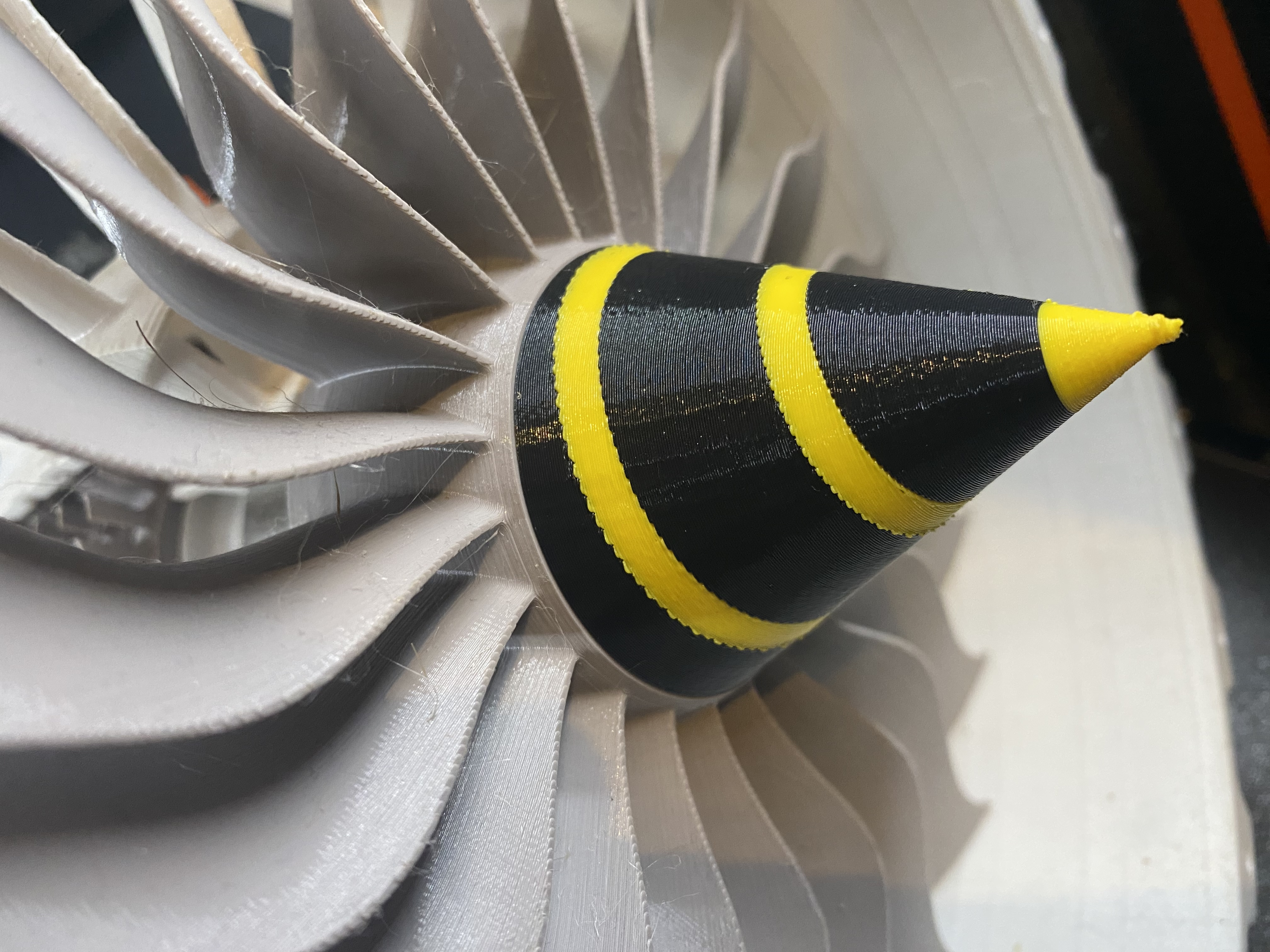 Nón Xoay Đa Sắc Cho Động Cơ In 3D bởi CATIAV5FTW