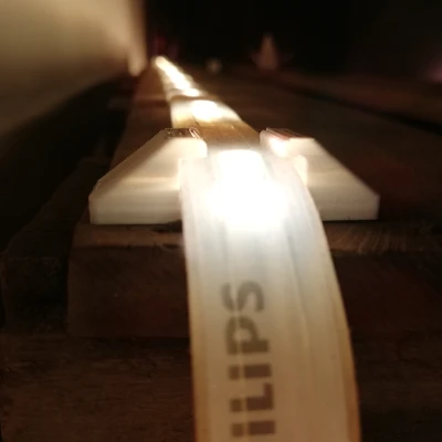 Kẹp Philips Hue LightStrip+