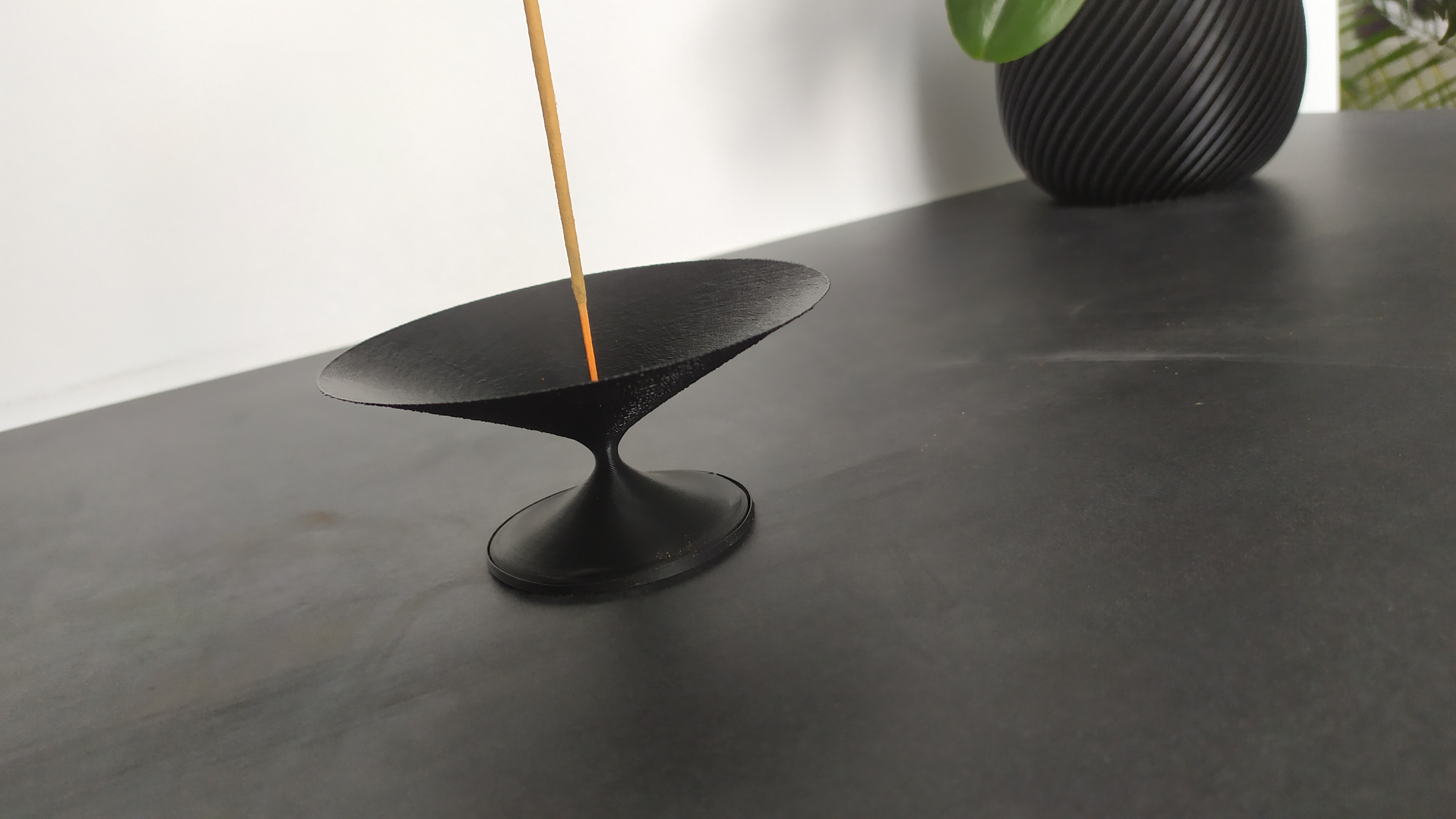 Chỗ Cắm Nhang Tàn Thuốc Có Gạt Tàn Đơn Giản