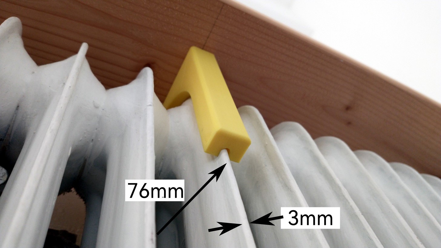 Pát Gắn Kệ Lên Dàn Sưởi