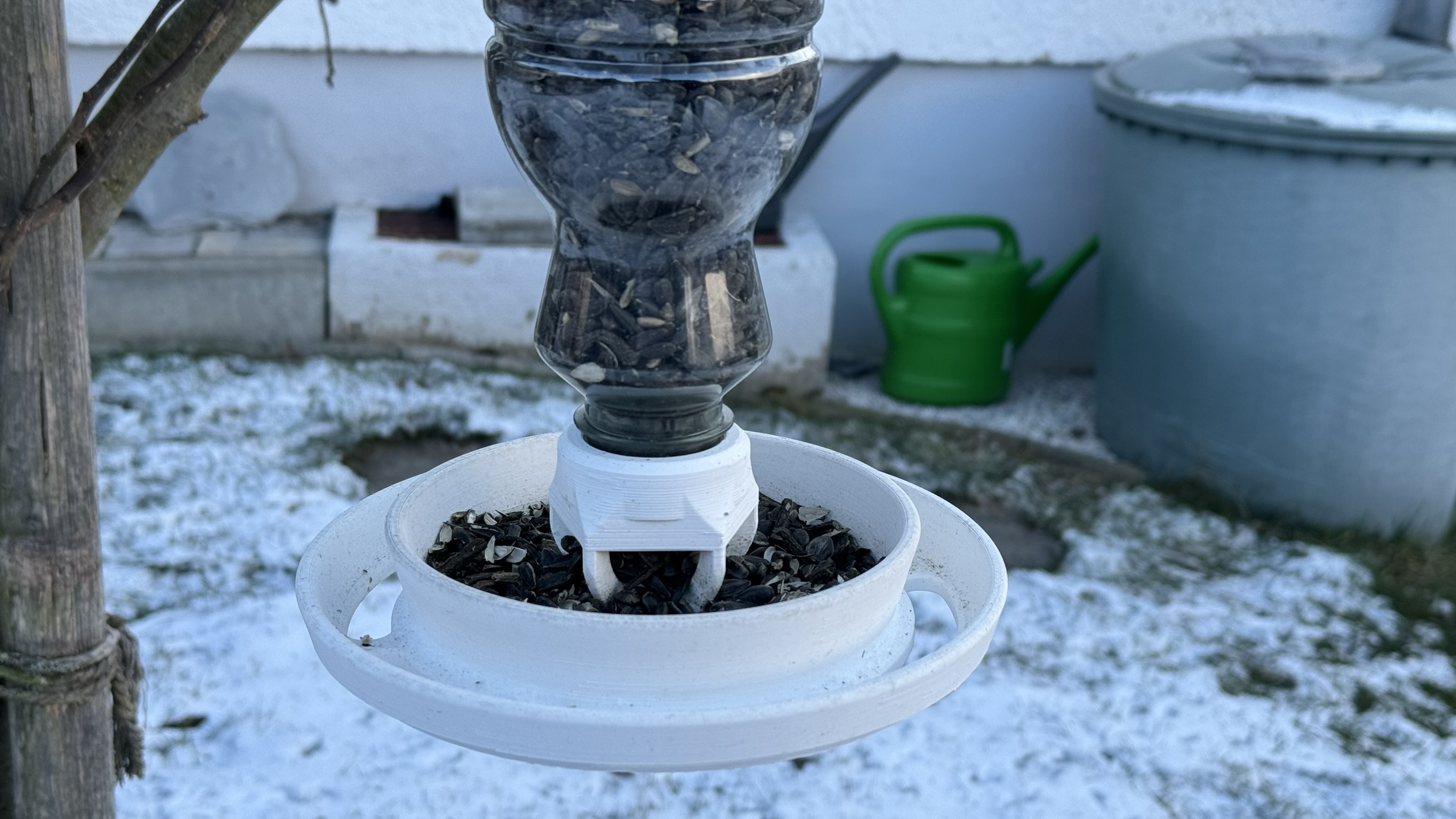 Máy cho chim ăn / Bird feeder