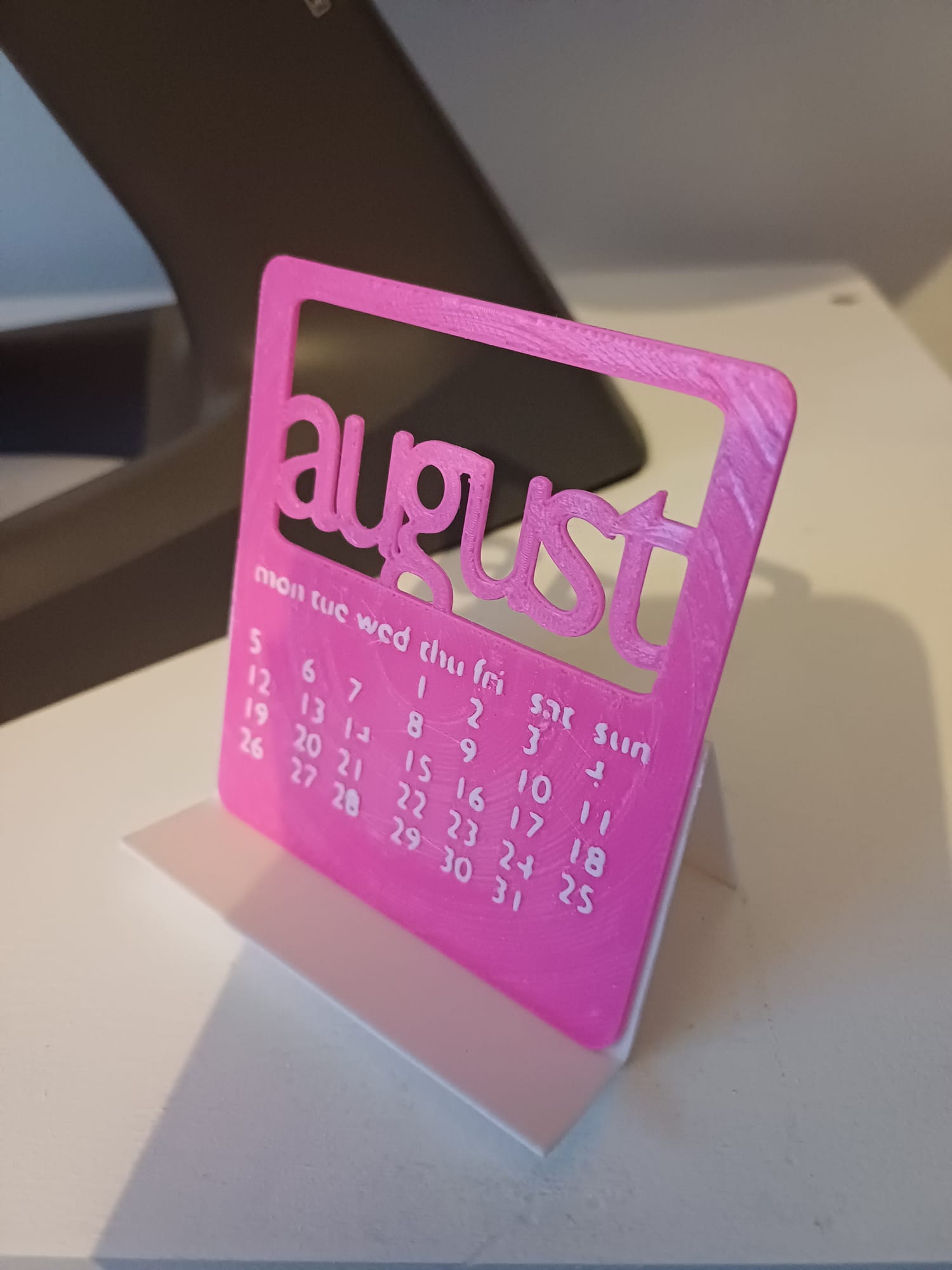 Lịch để bàn 2024 có tờ lịch cho mỗi tháng!