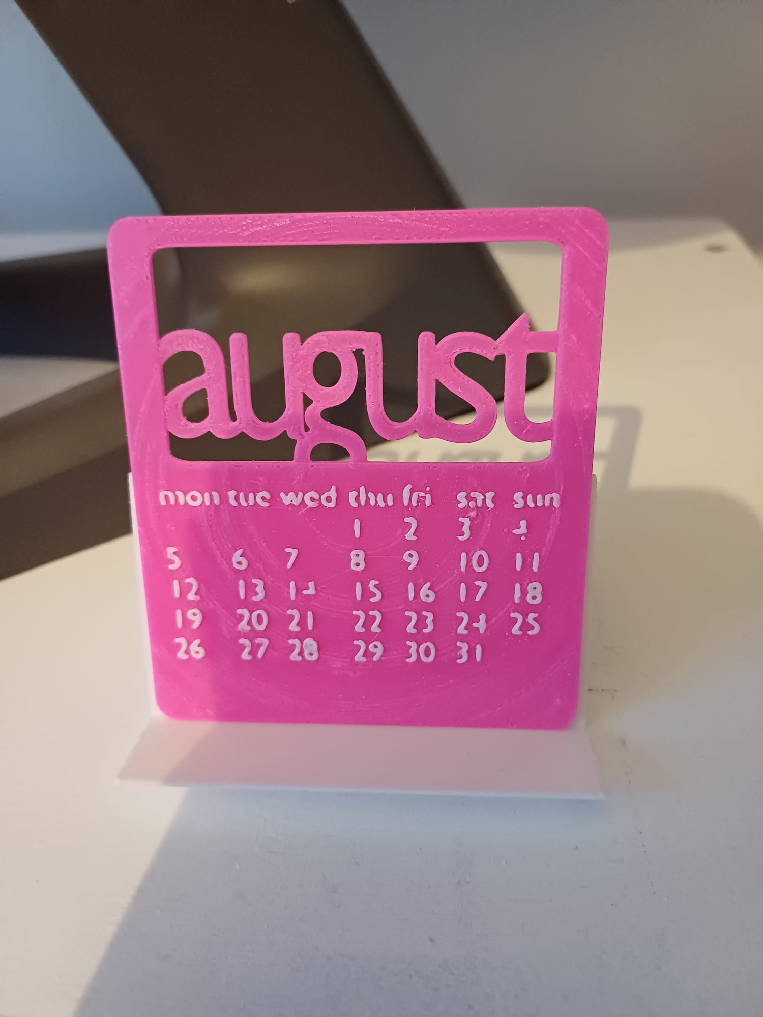 Lịch để bàn 2024 có tờ lịch cho mỗi tháng!