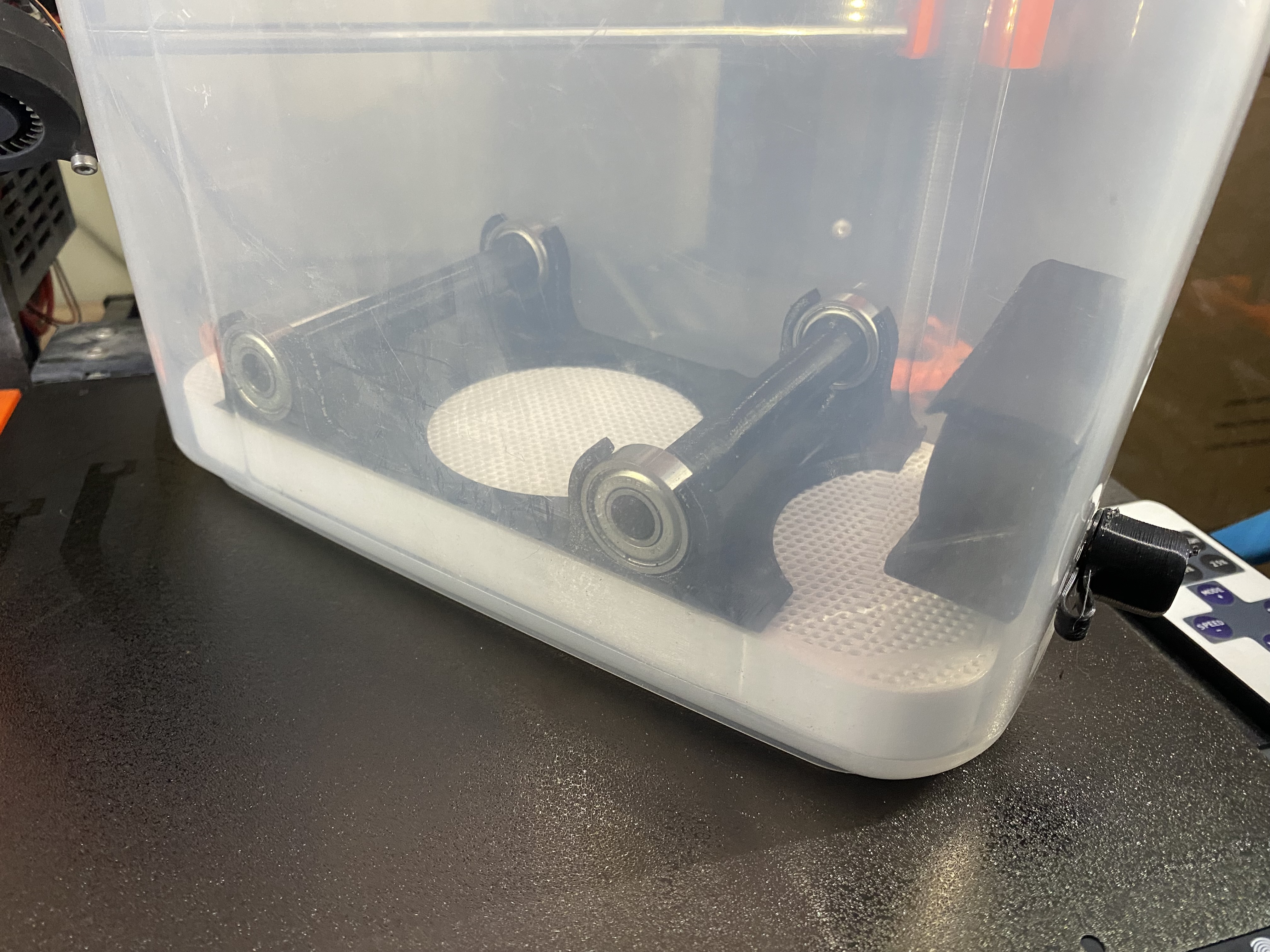 Cục hút ẩm cho hộp khô Rubbermaid