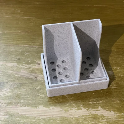 Đế và khay đựng cho hai miếng bọt biển rửa chén