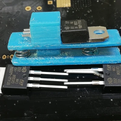 Khuôn uốn transistor