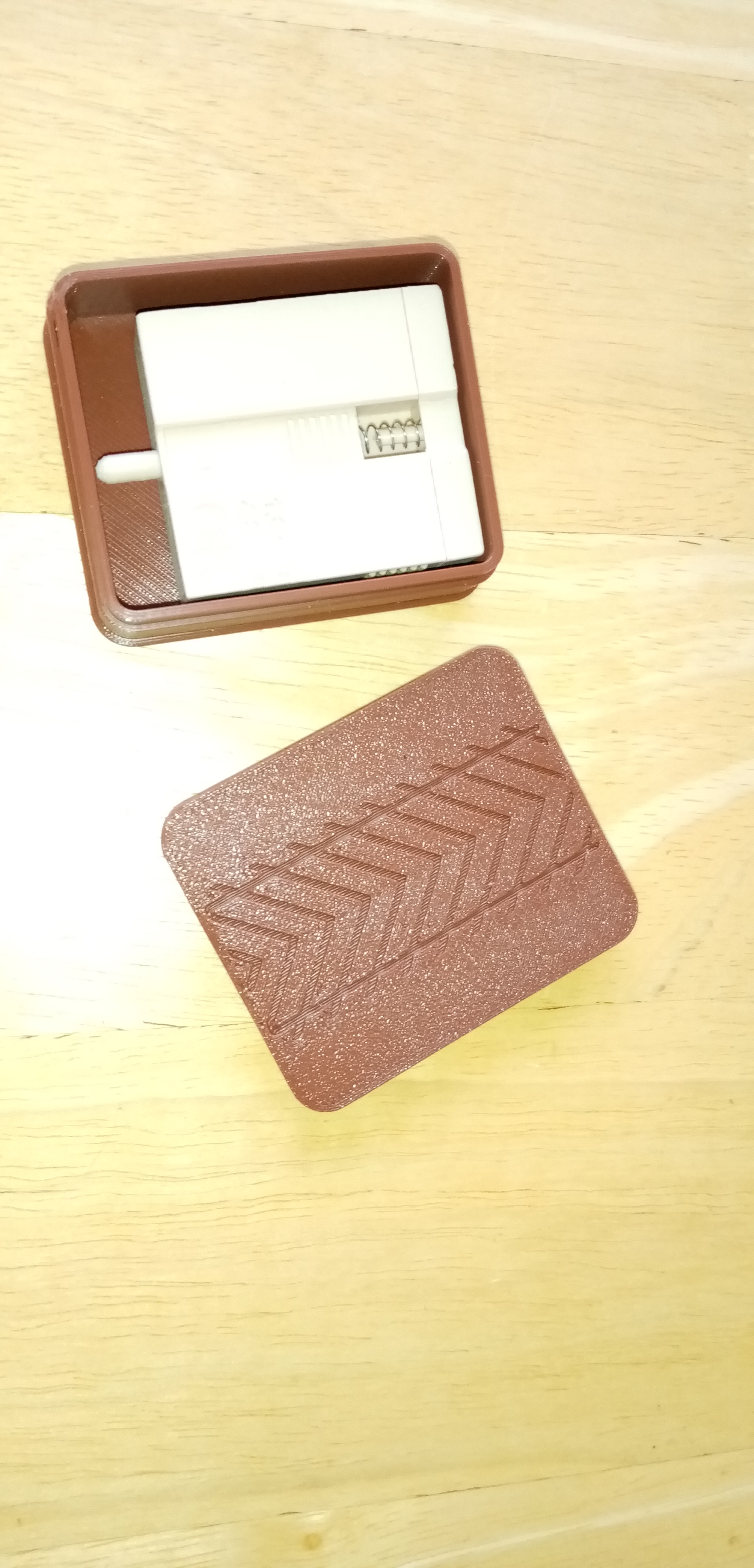 Thước đo độ sâu rãnh lốp xe + Hộp đựng.