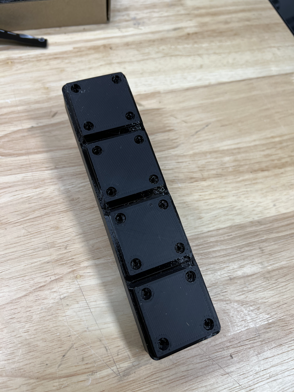 Giá đỡ dao rọc giấy Gridfinity có lỗ nam châm