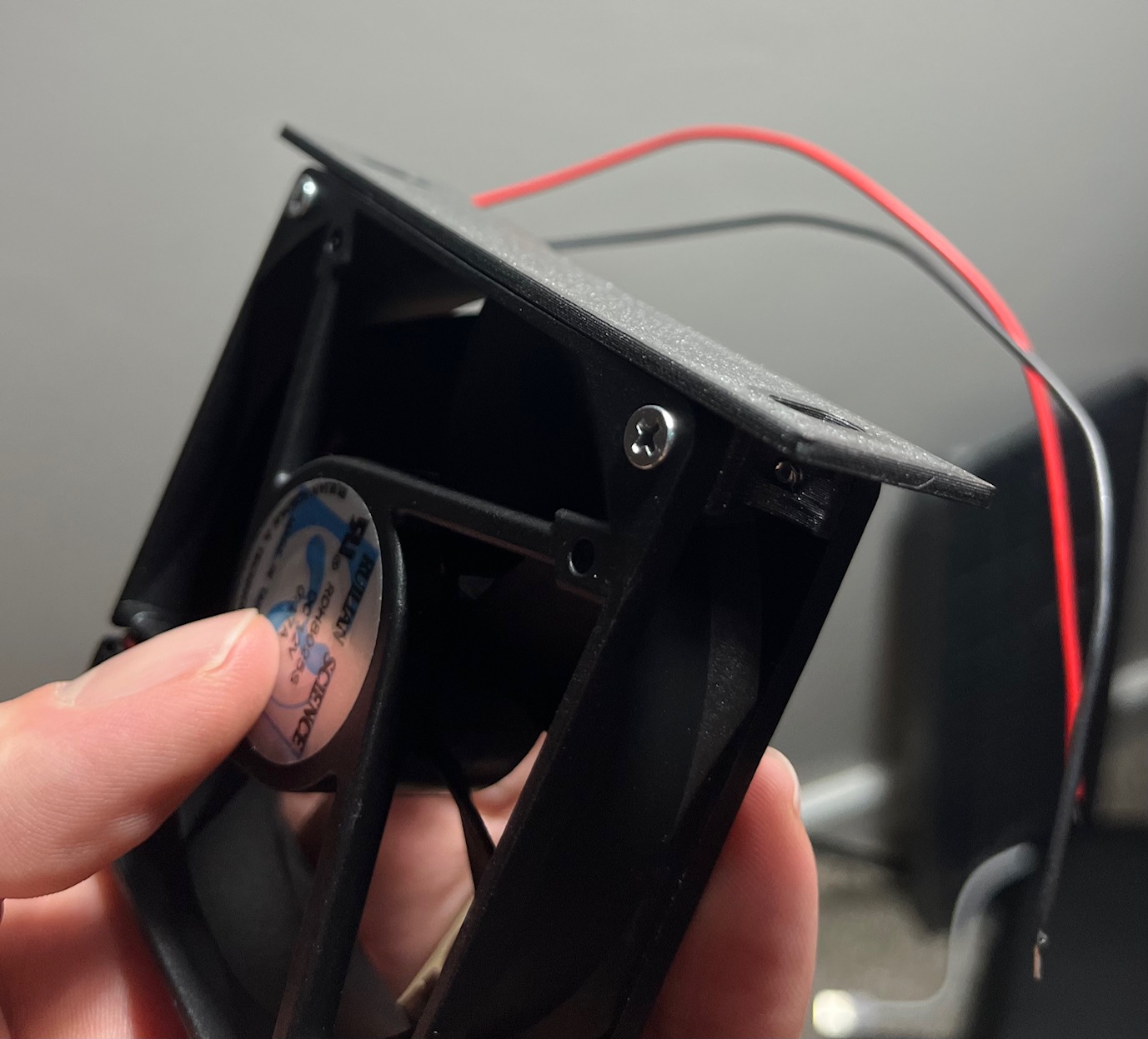 Giá Đỡ Quạt Máy Tính Tối Giản (80mm)