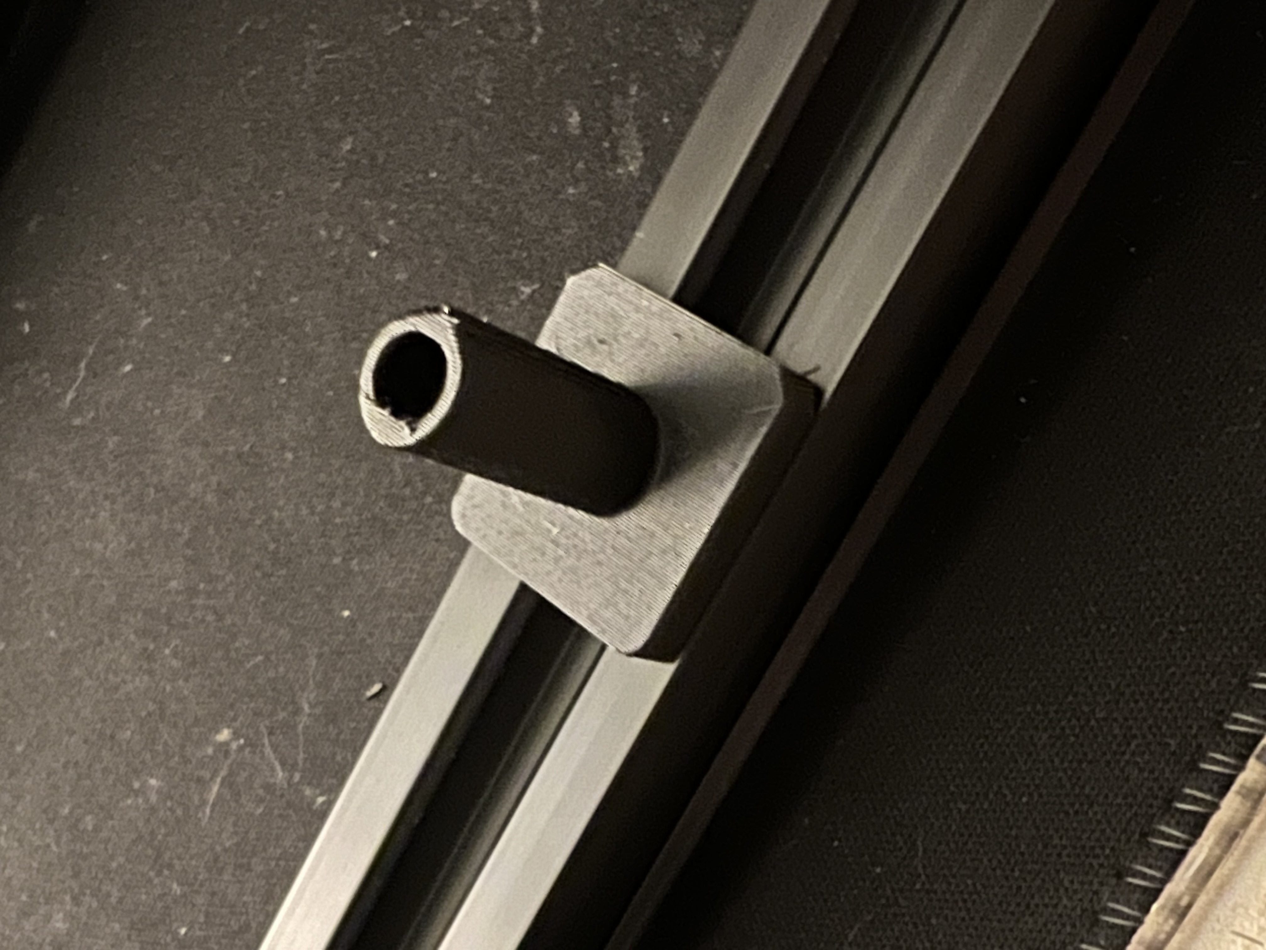 Chân đế bo mạch chủ ATX có đầu nối extrusion