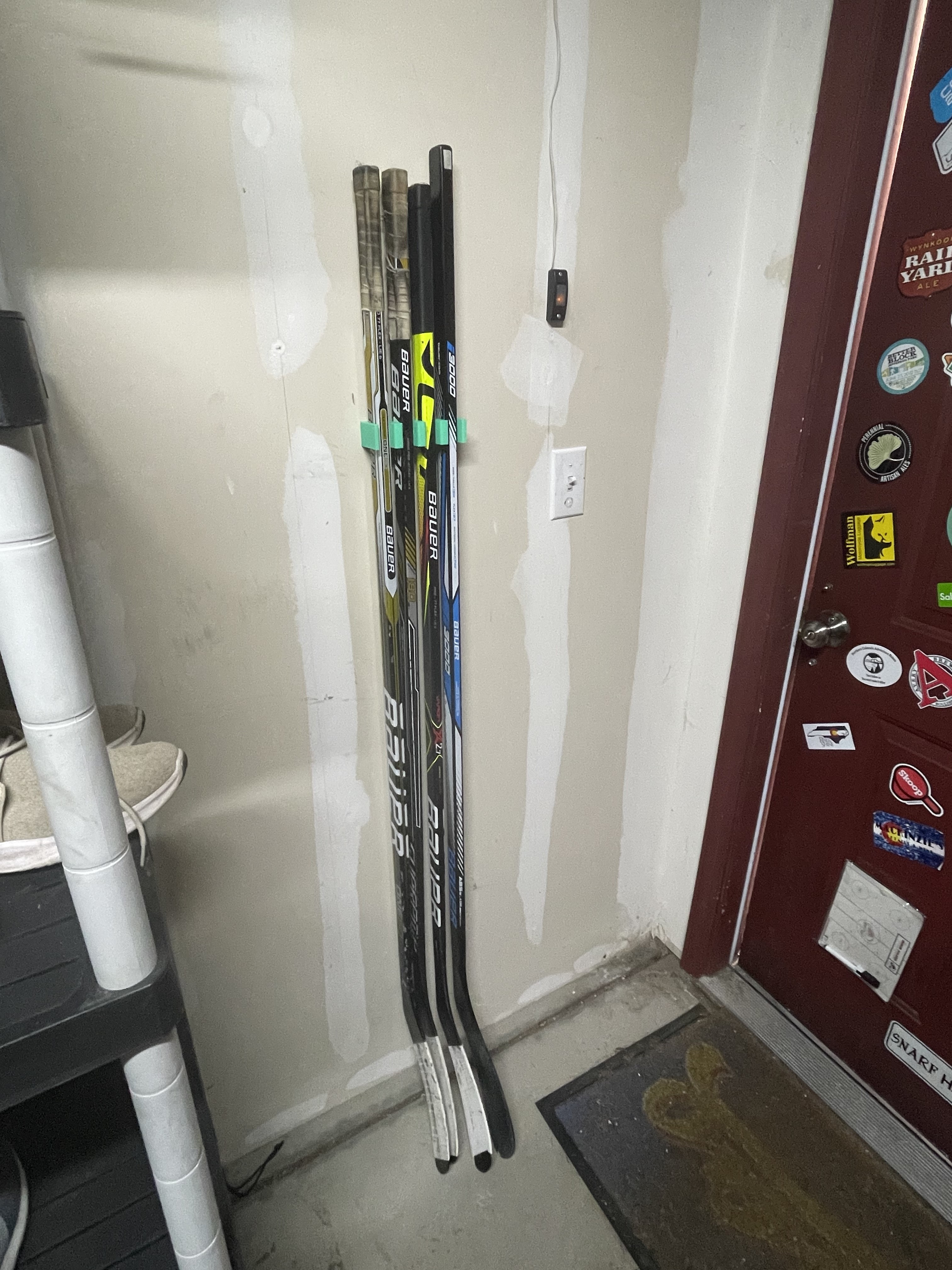 Kệ Treo Tường Gậy Khúc Côn Cầu