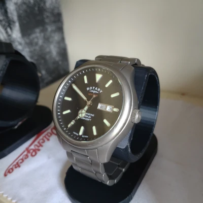 Chân đế trưng bày đồng hồ Đơn giản và Hiệu quả