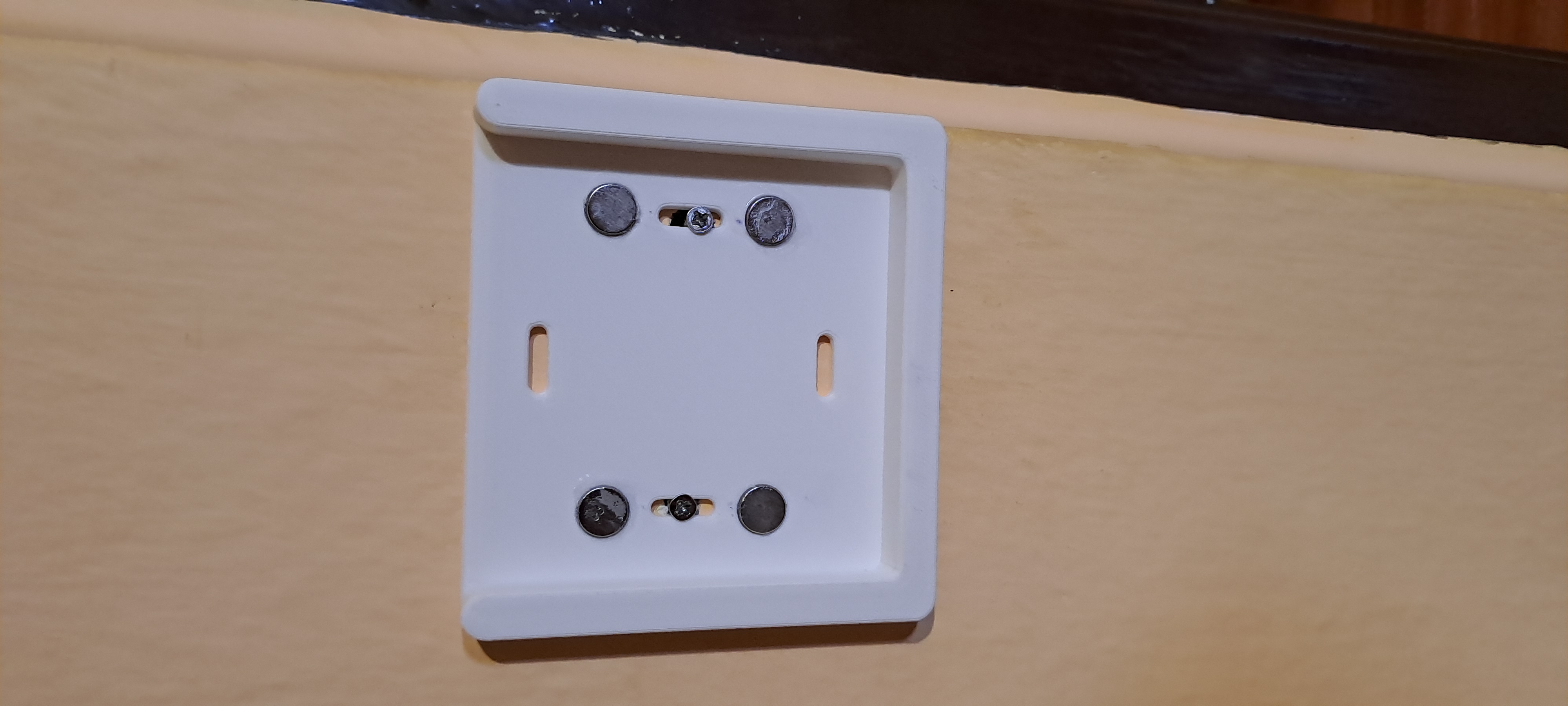 Khung giữ công tắc Sonoff R5