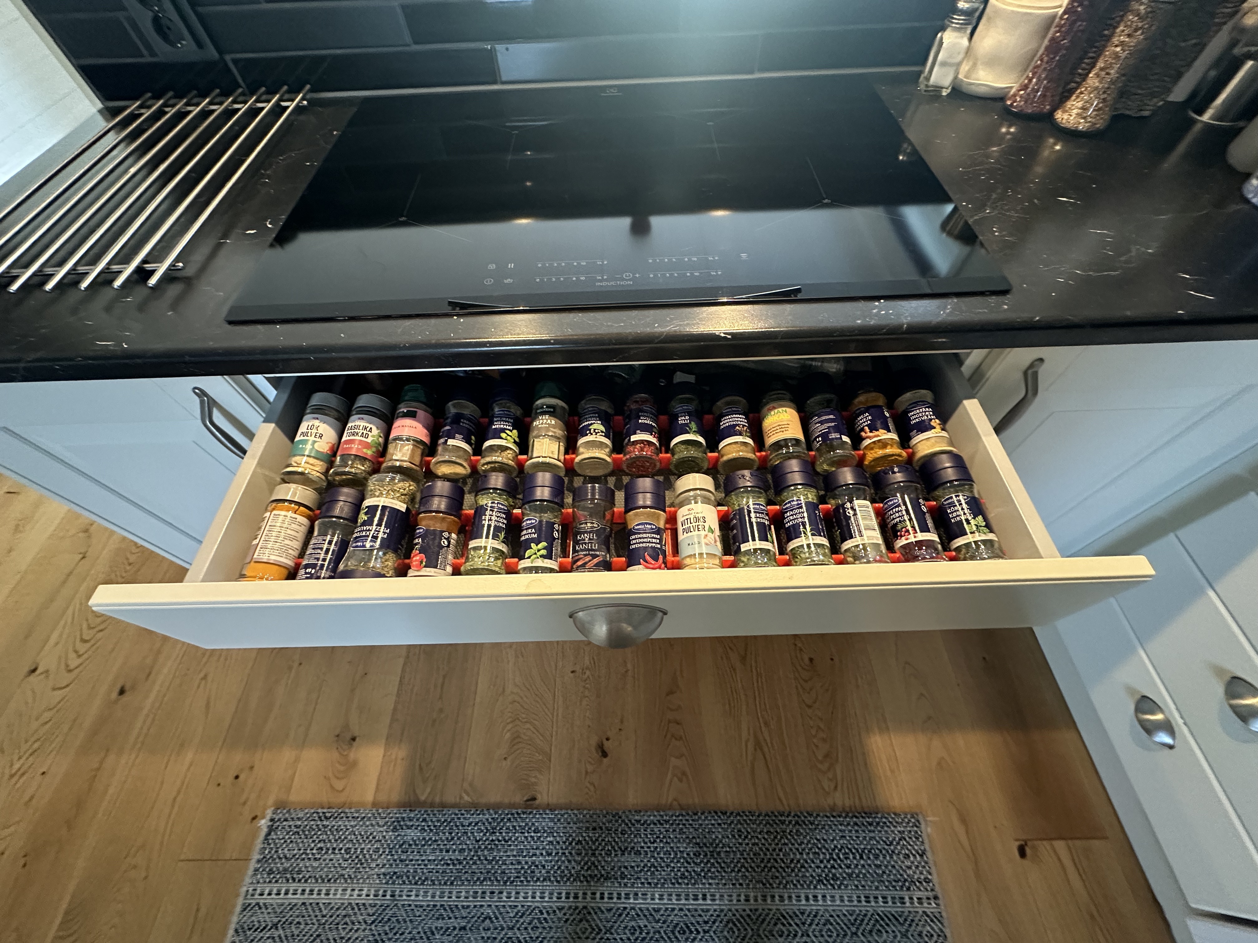 Kệ đựng hũ gia vị cho ngăn kéo