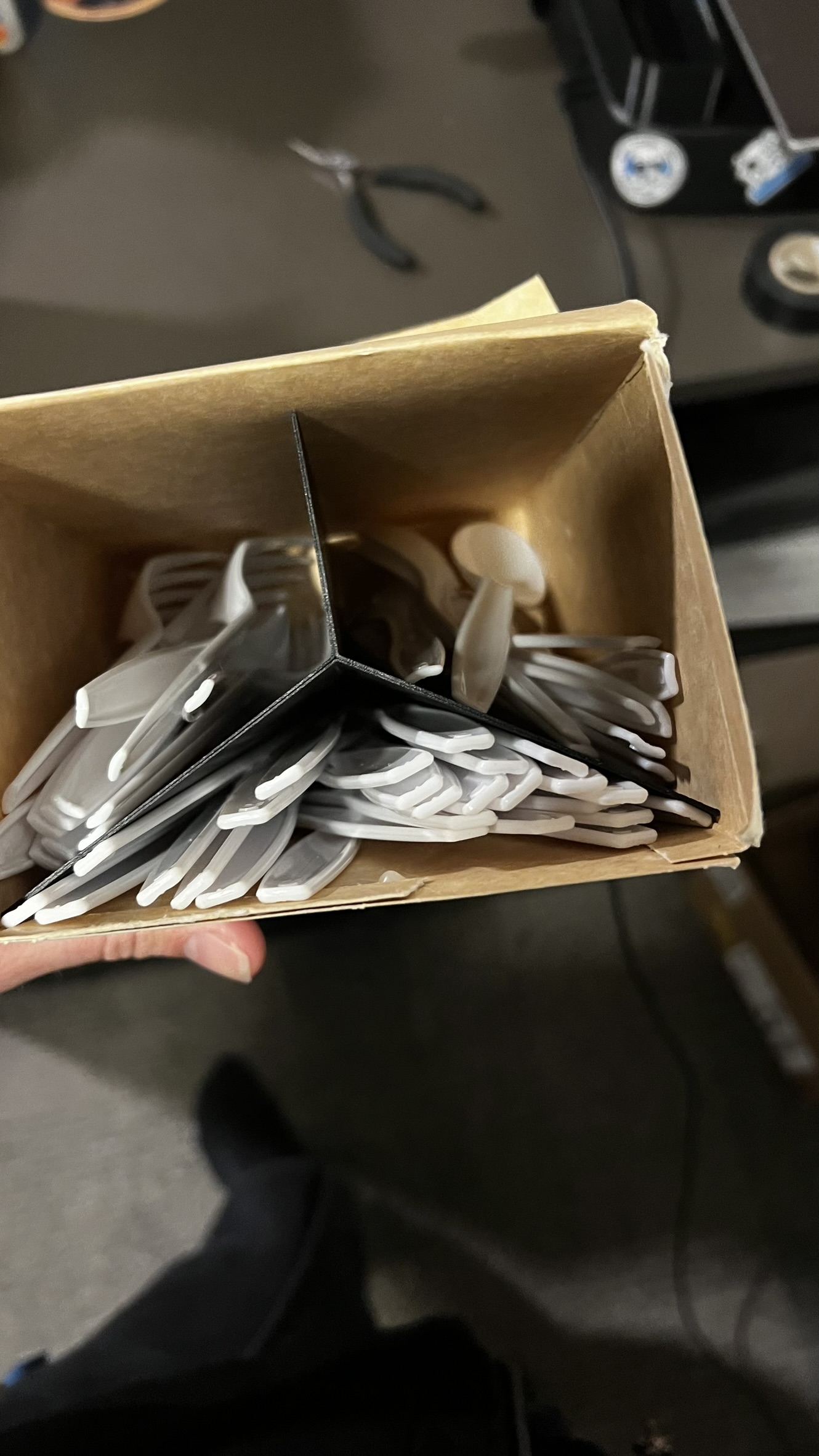 Khay Chia Muỗng Nĩa Nhựa