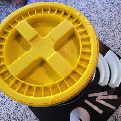 Hộp Chống Ẩm Cho Xô 5 Gallon