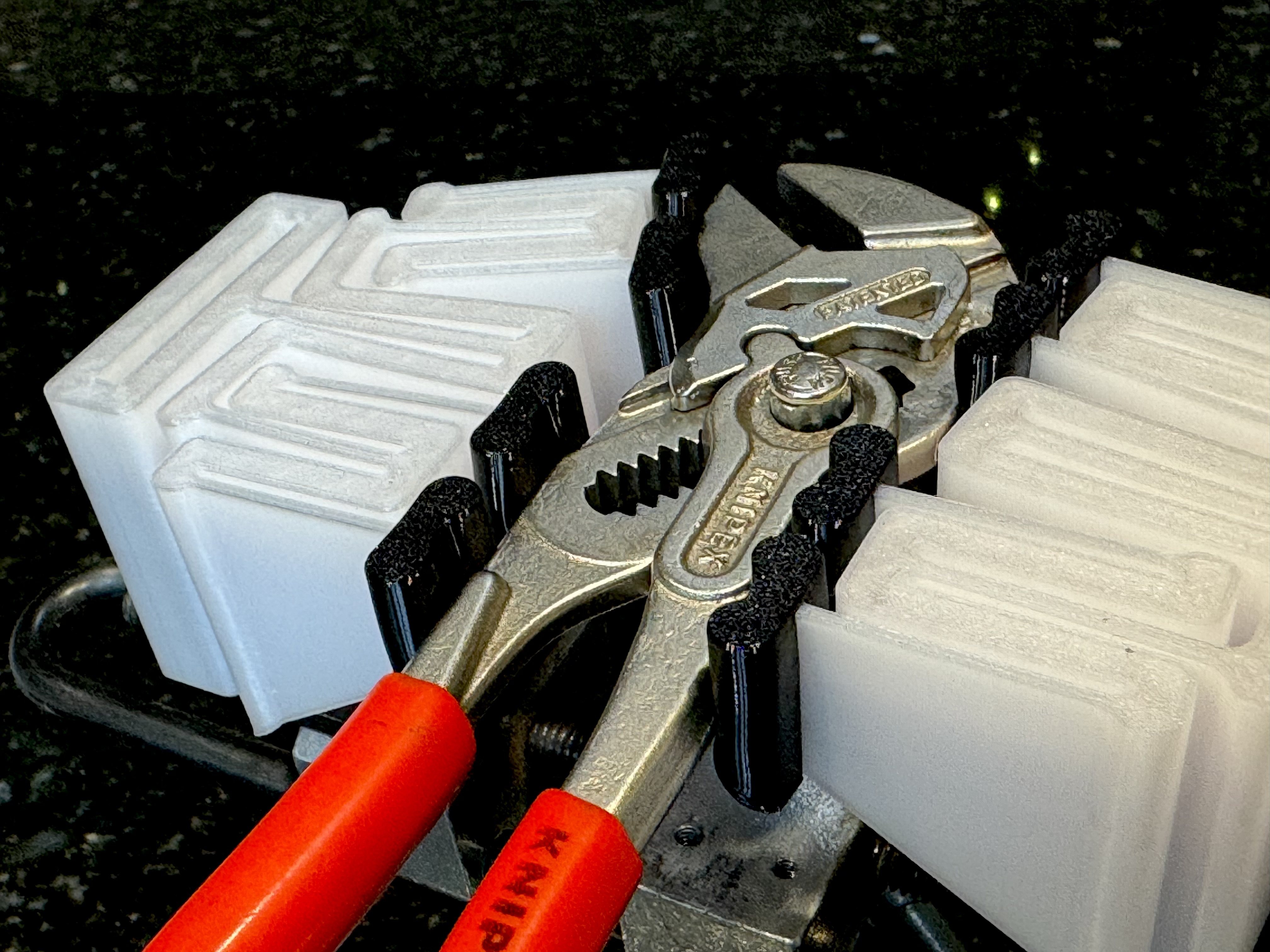 Giày TPU Mềm Chống Trượt Cho Kẹp Vise Fractal Flexure - V6