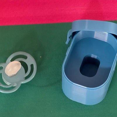 Hộp đựng ti ngậm cho bé