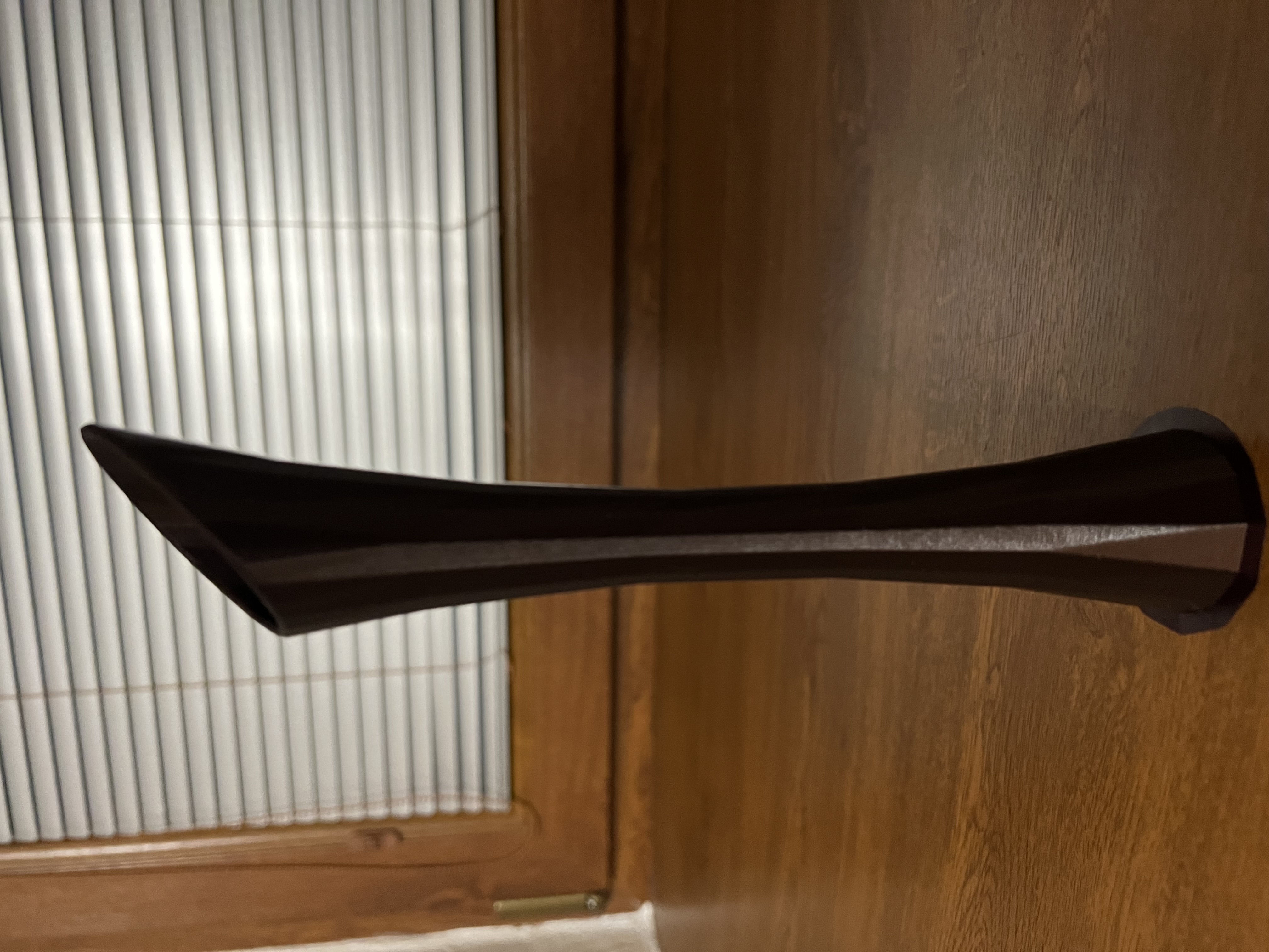 Chậu hoa trang trí dài cho một bông hồng