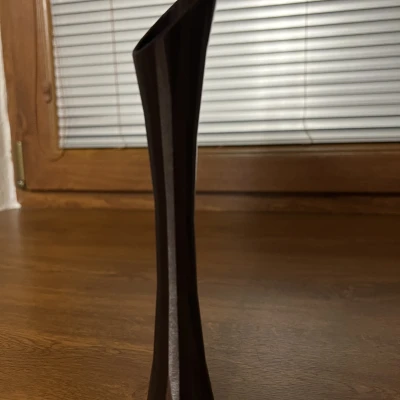 Chậu hoa trang trí dài cho một bông hồng