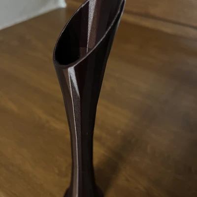 Chậu hoa trang trí dài cho một bông hồng