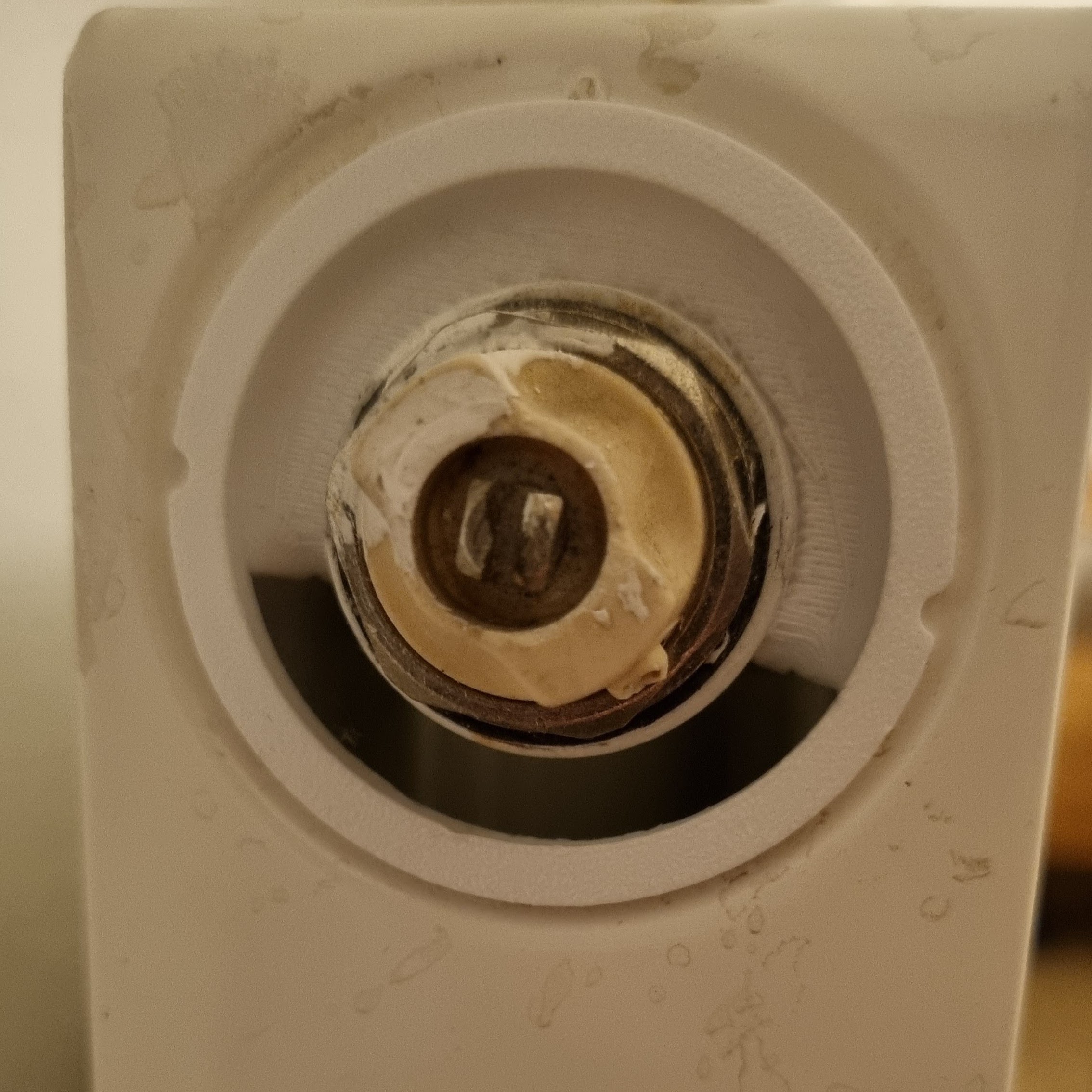 Chốt Khoá Nắp Bên Tản Nhiệt Korado