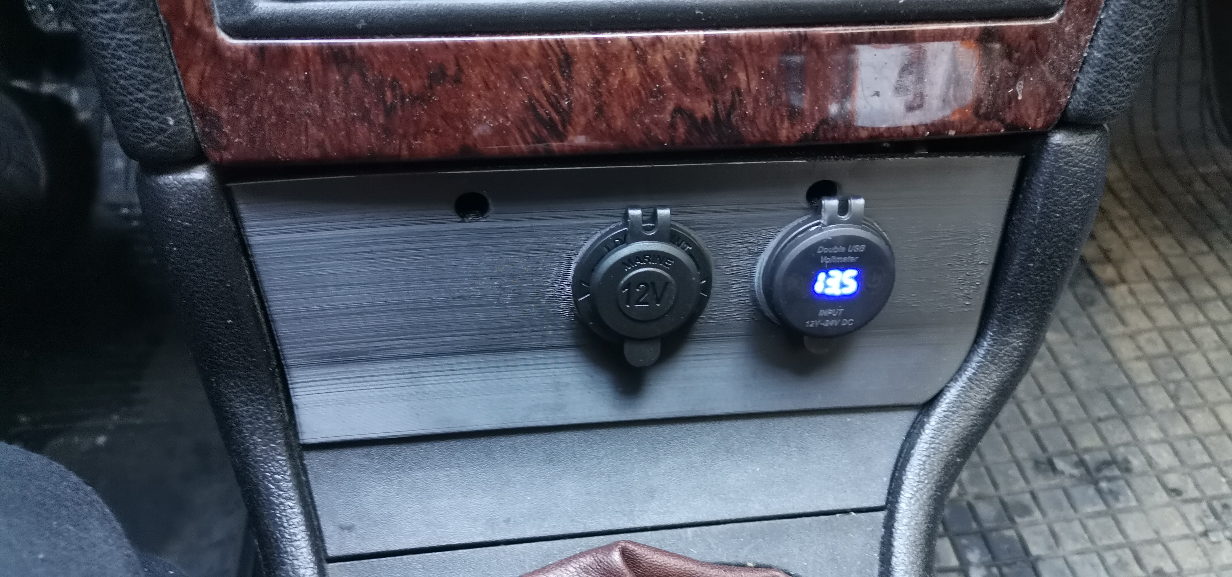 Giá đỡ tẩu thuốc Opel Astra G thay thế có cổng USB/sạc