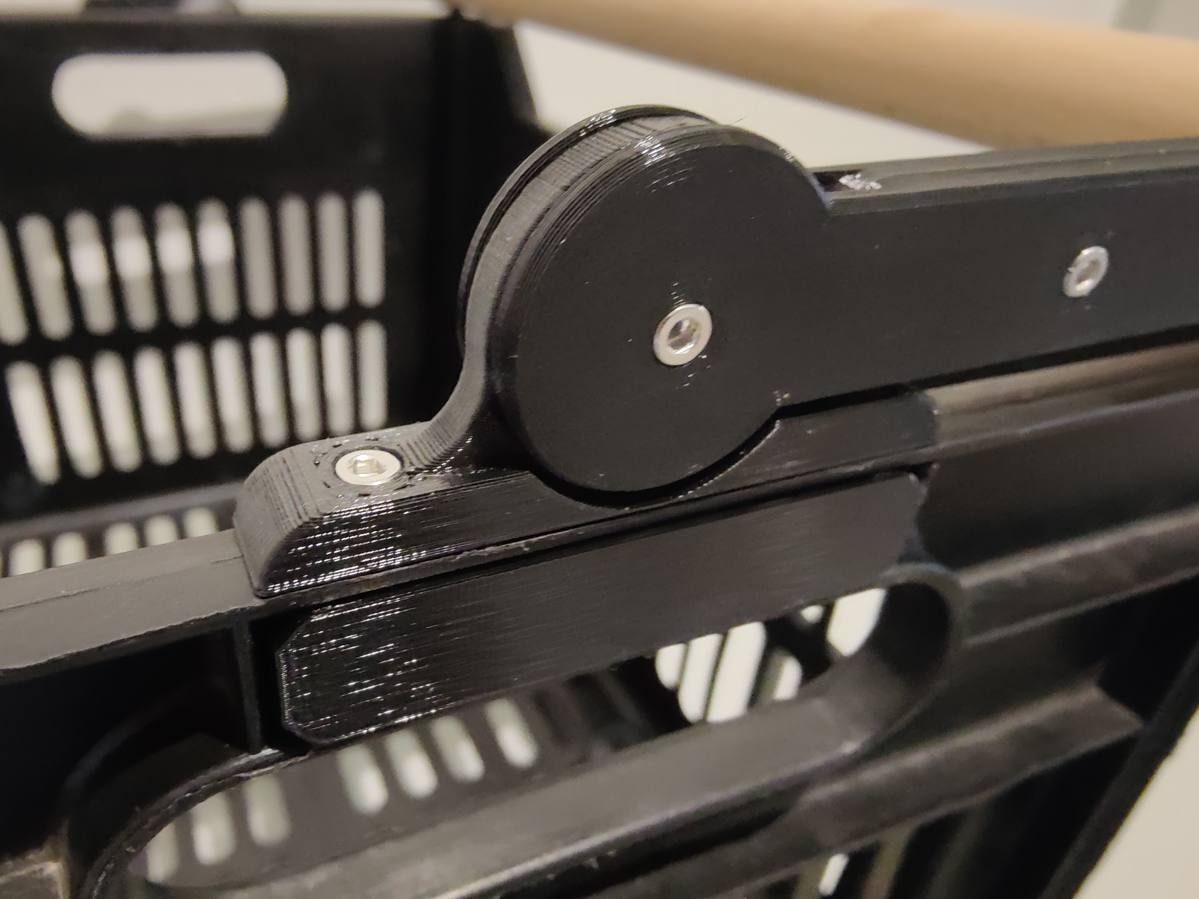 Tay Cầm Gập Xuống Cho Thùng Urban Proof