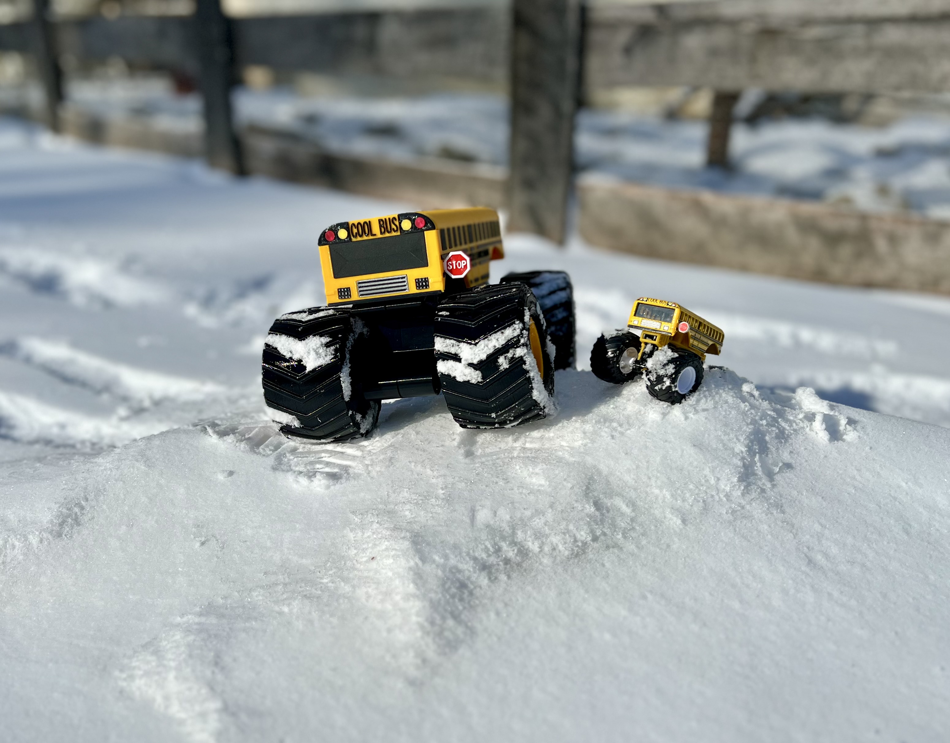 Xe Tải Quái Vật Giáo Dục Cao Cấp