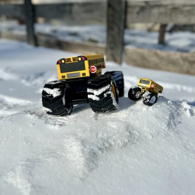 Xe Tải Quái Vật Giáo Dục Cao Cấp