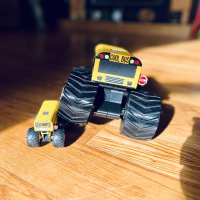 Xe Tải Quái Vật Giáo Dục Cao Cấp