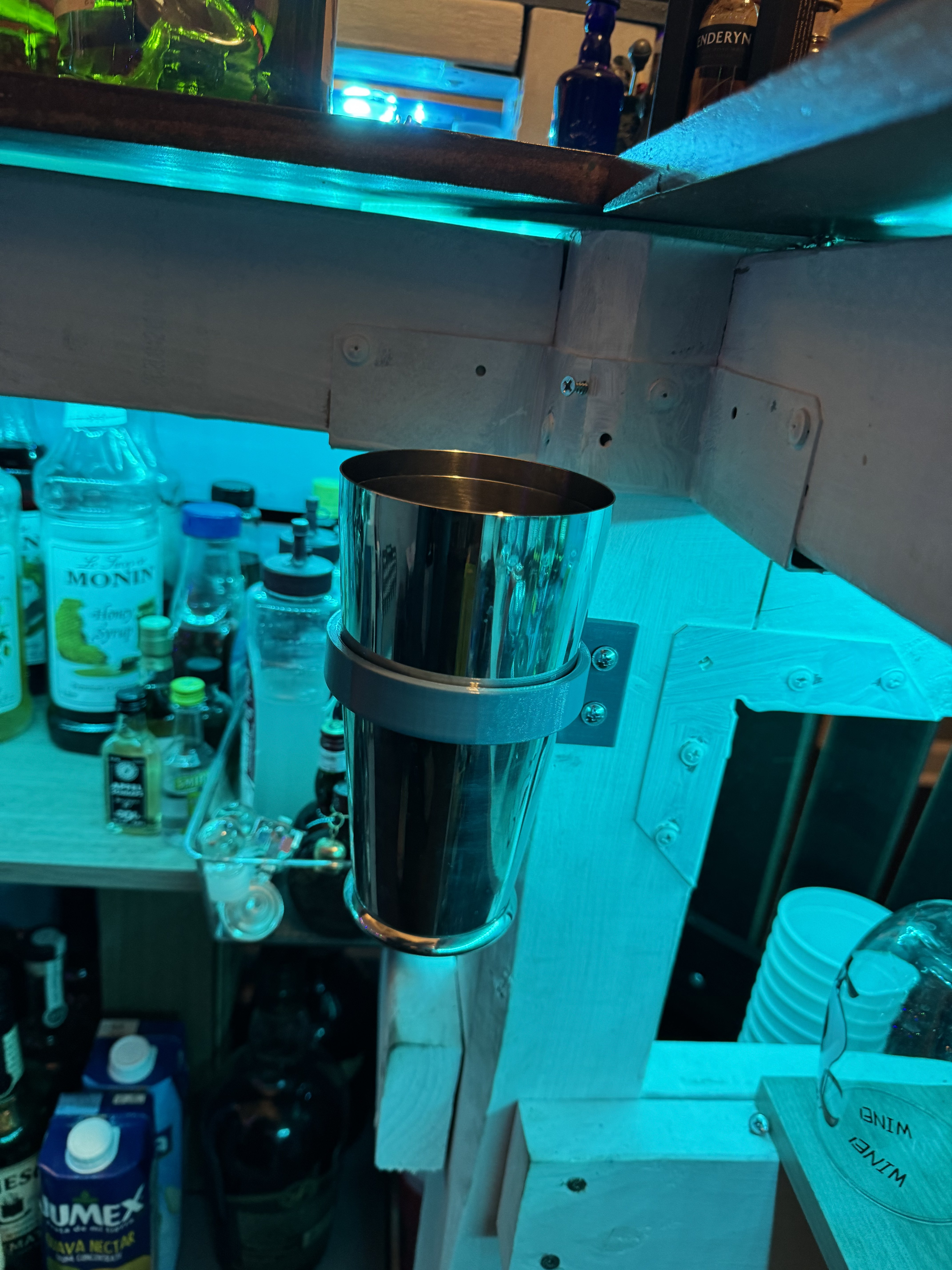 Kệ Giữ Bình Lắc Cocktail Gắn Cột 4x4