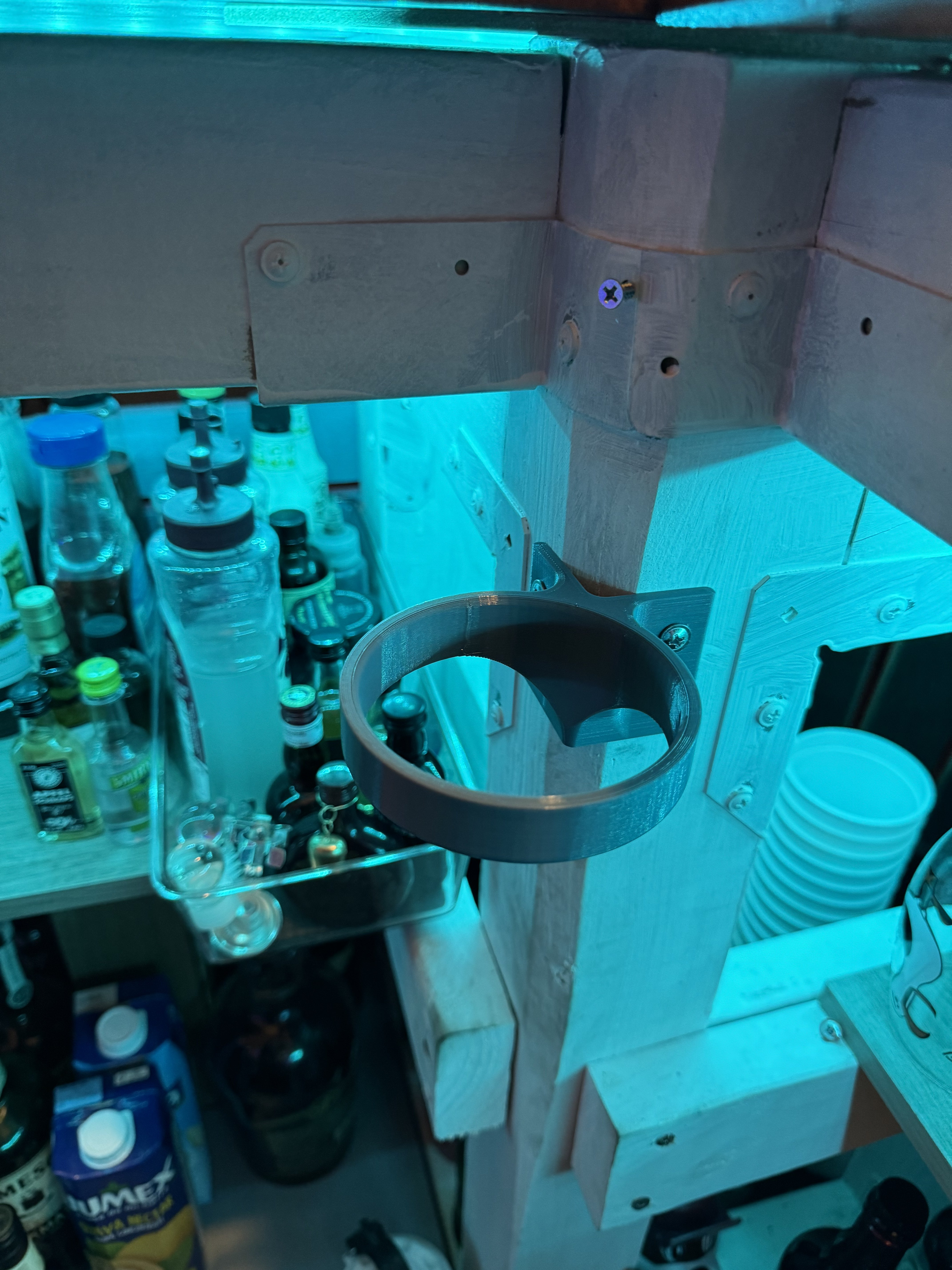 Kệ Giữ Bình Lắc Cocktail Gắn Cột 4x4