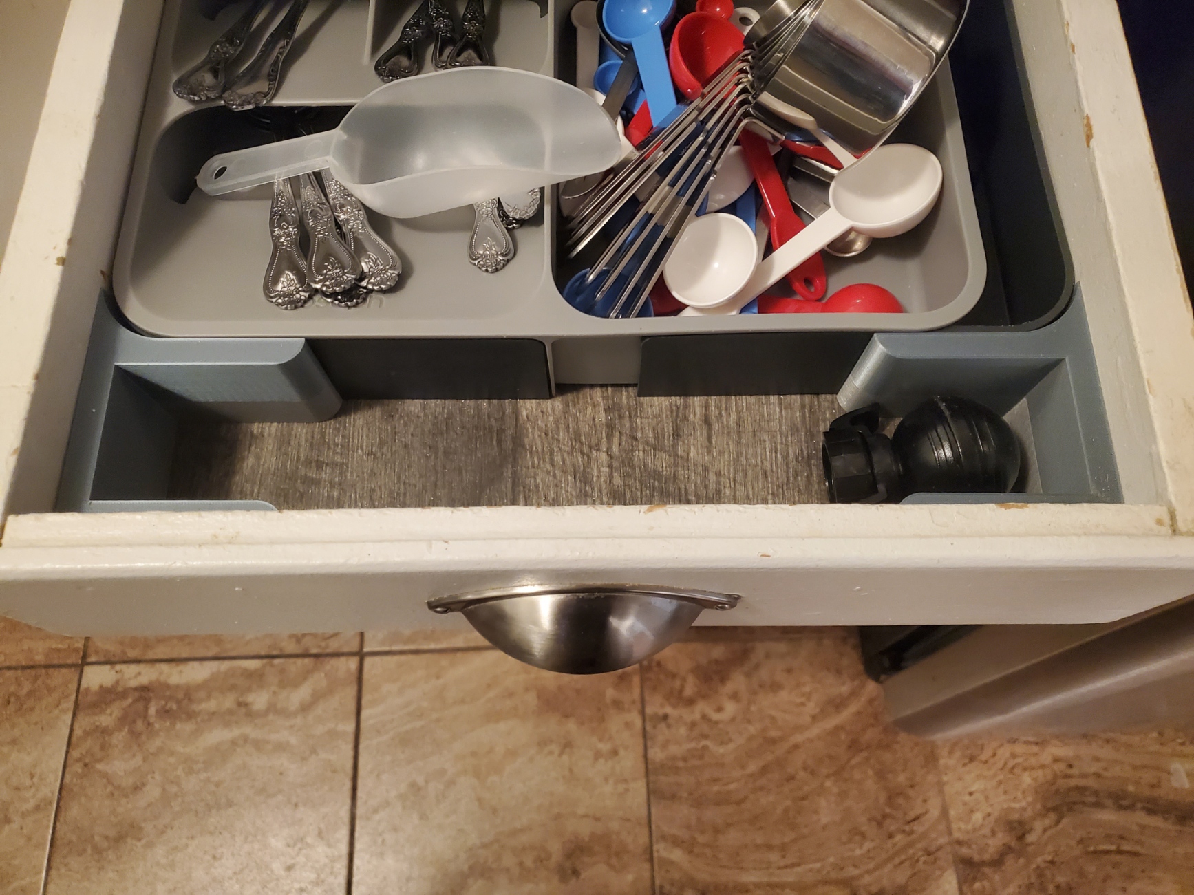 Chân Vít Căn Chỉnh Khay Joseph