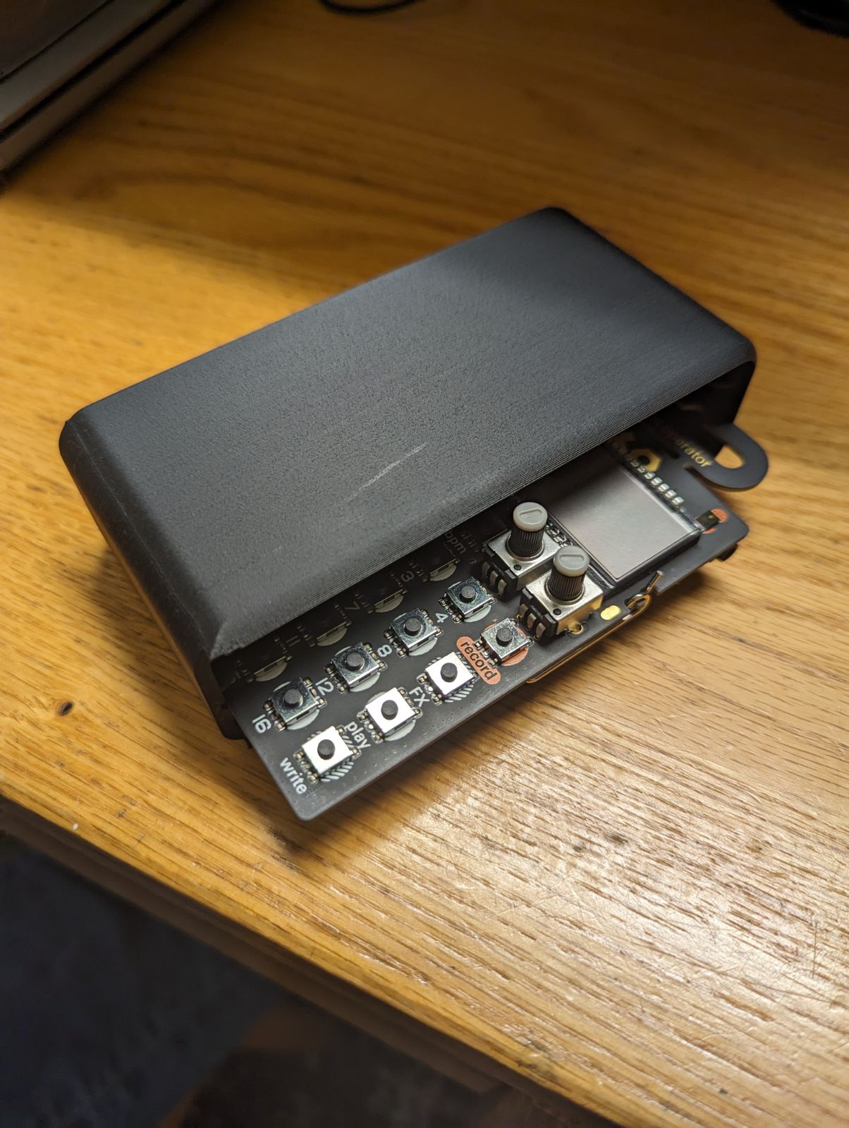 Hộp cứng cho Teenage Engineering Pocket Operator