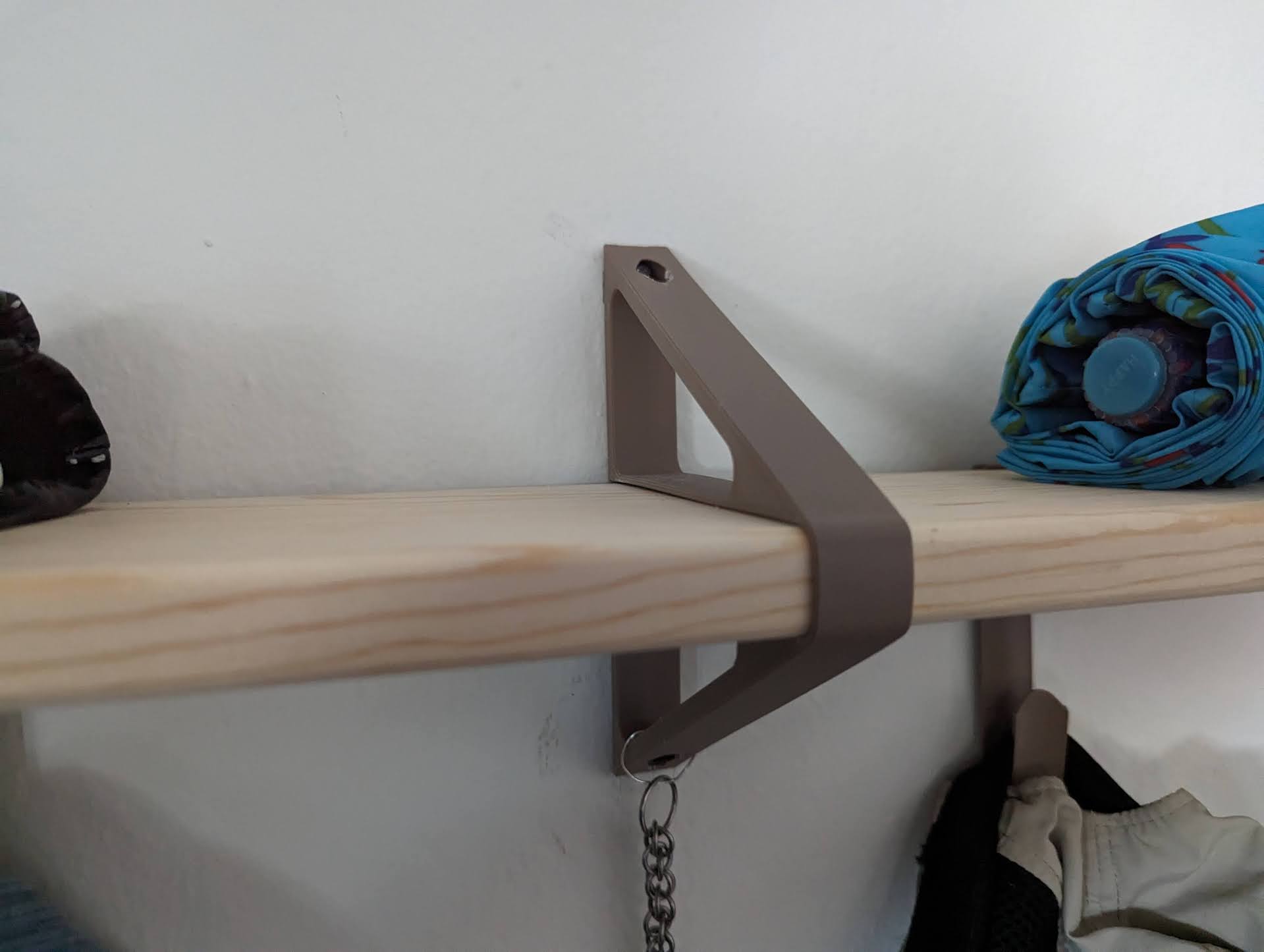 Pát Kệ và Móc Treo Đồ