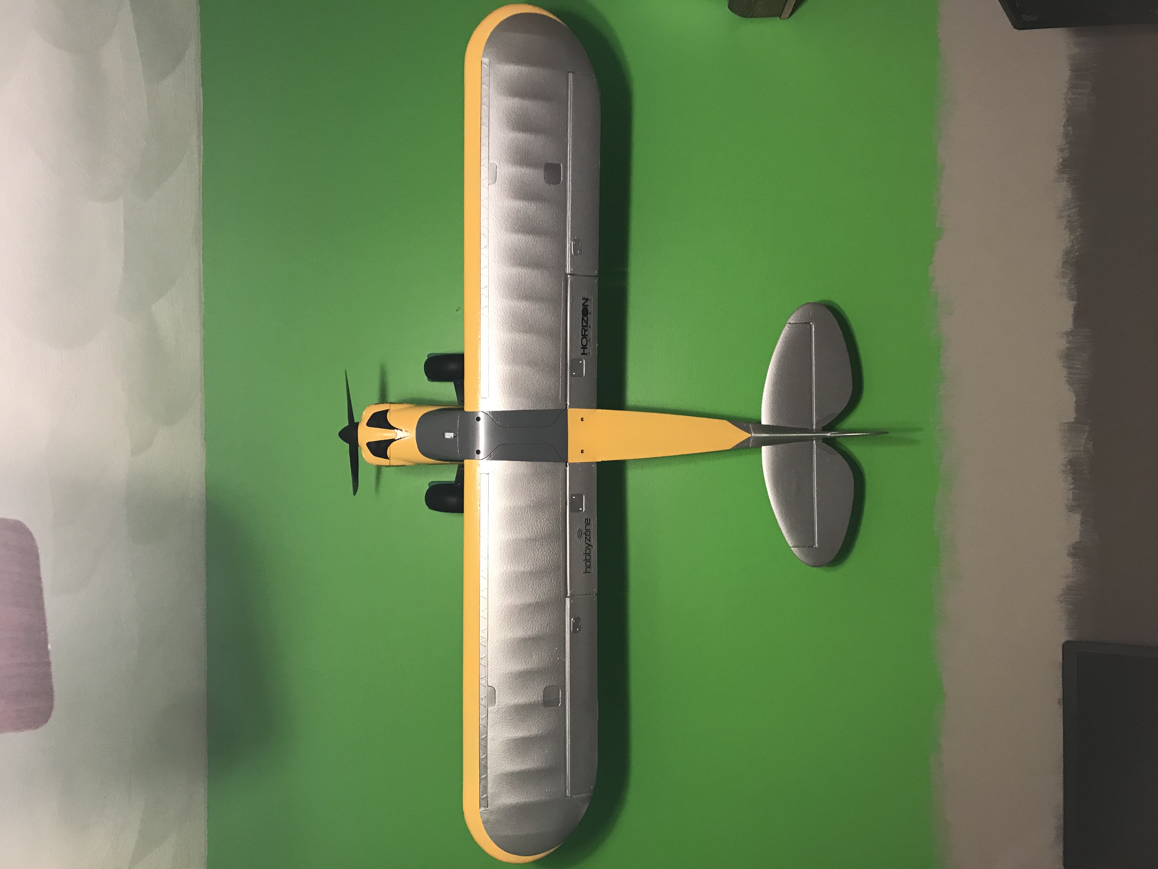 Giá Treo Máy Bay RC Lên Tường