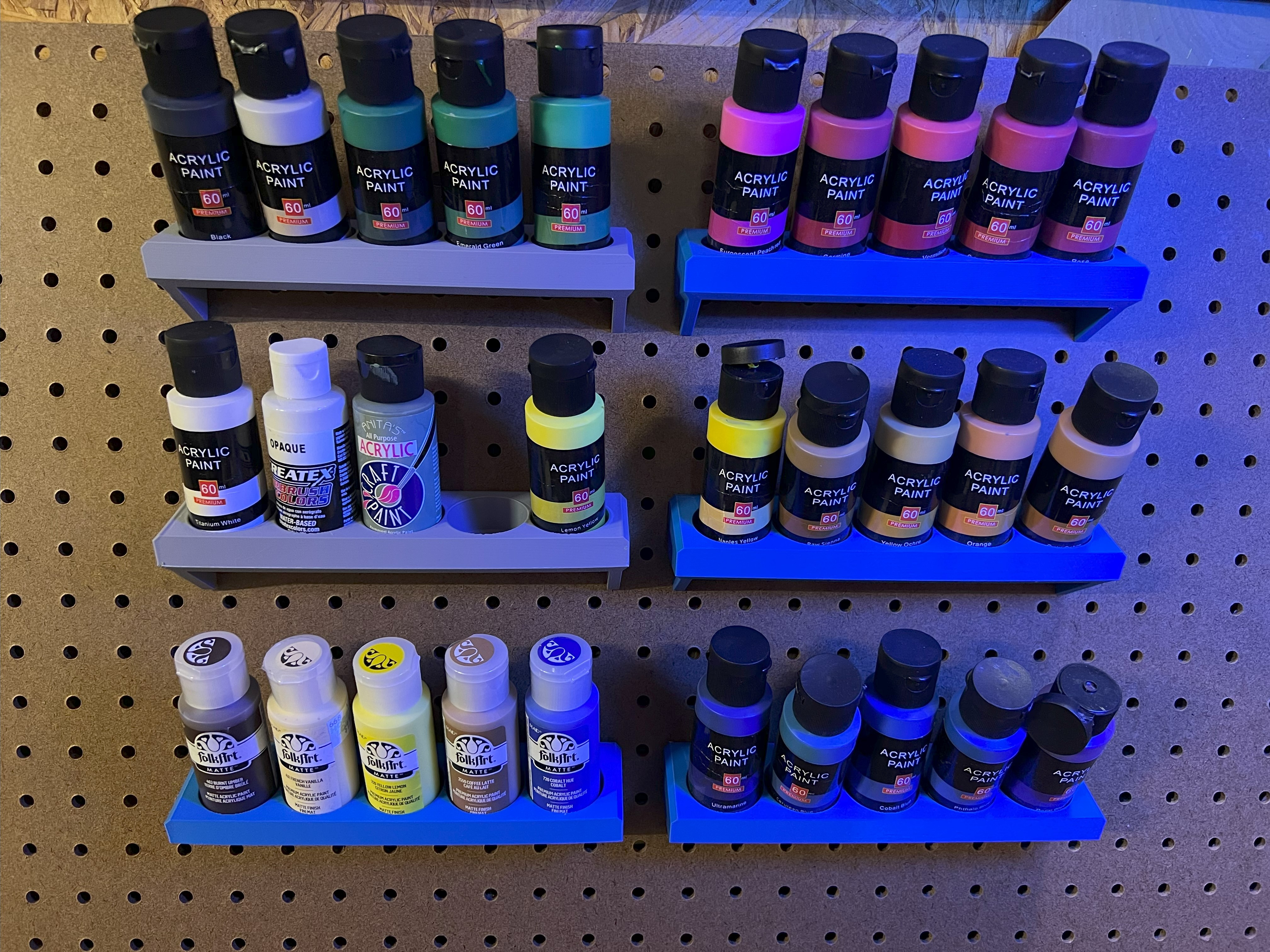 Giá Đỡ Sơn Thủ Công Cho Bảng Ghim