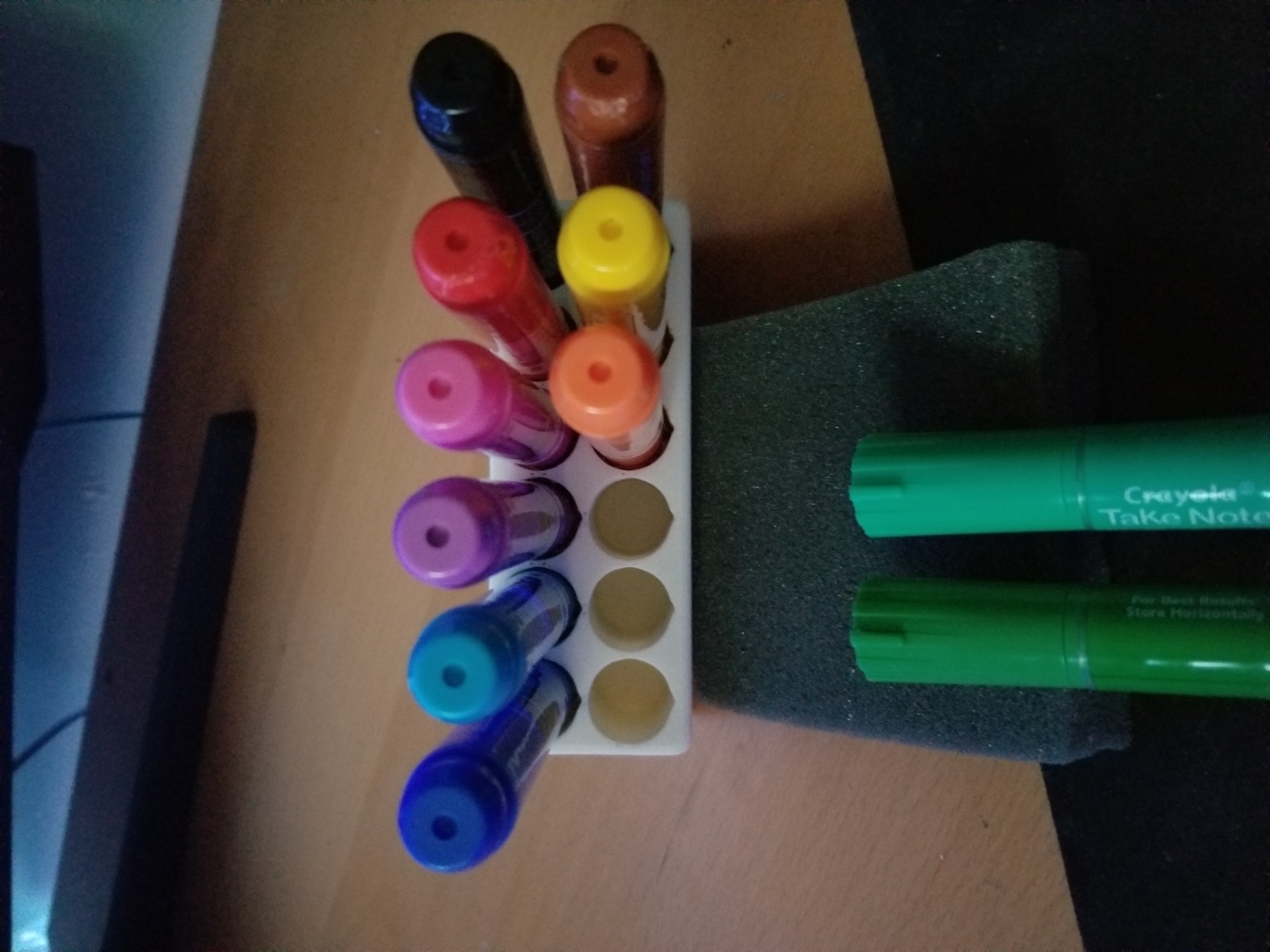 Kệ Đựng Bút Lông Khô Crayola Take Note! (Úp Nắp)