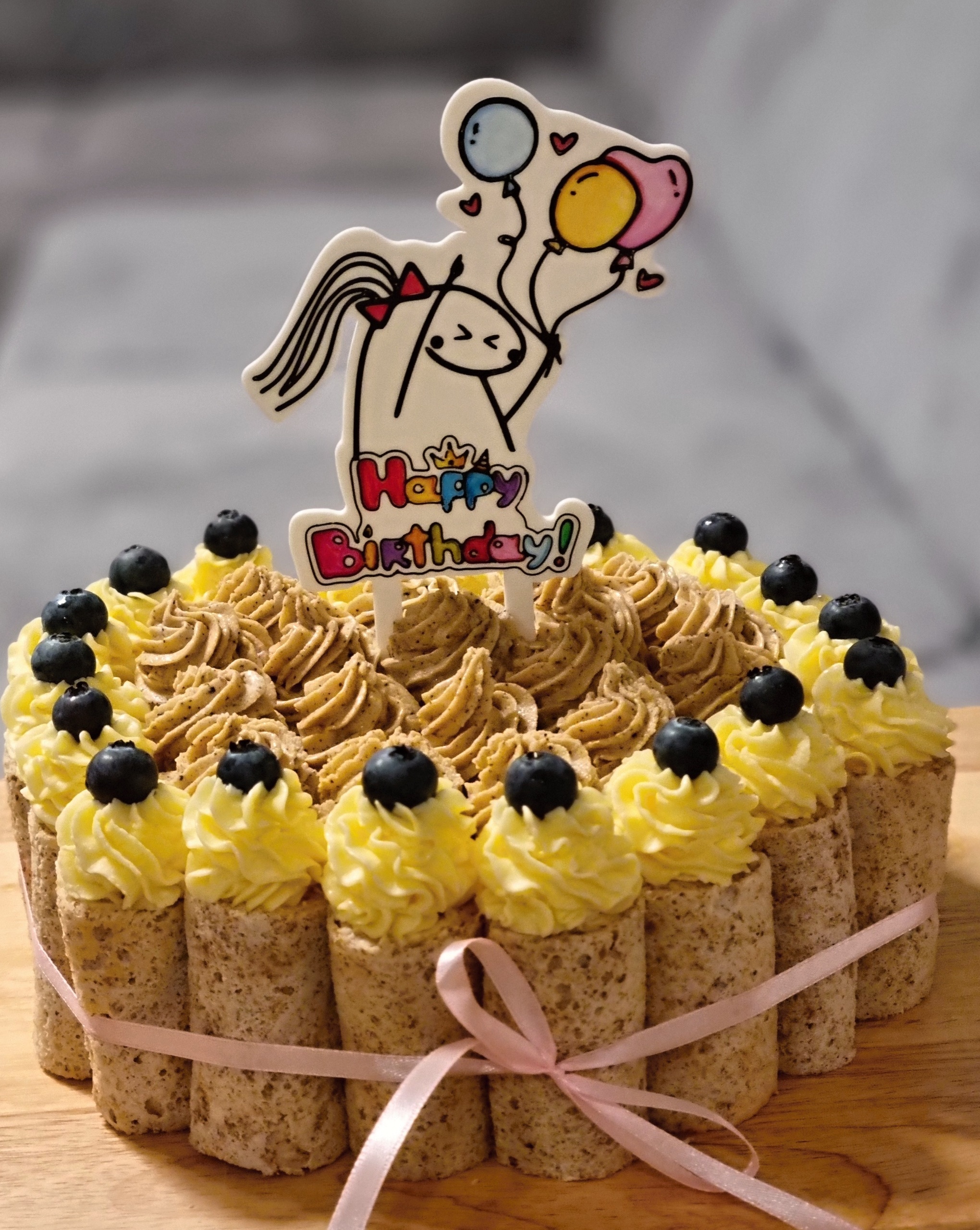 Chúc mừng sinh nhật flork - cô gái rót rượu