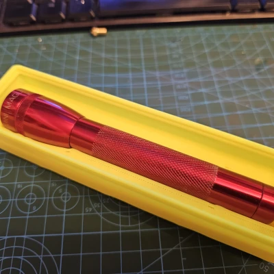 Hộp Đèn Pin Maglite Mini Gridfinity (1x4)