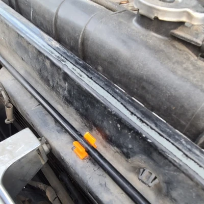 Kẹp Giữ Ty Chống Capo Xe Tacoma 2000